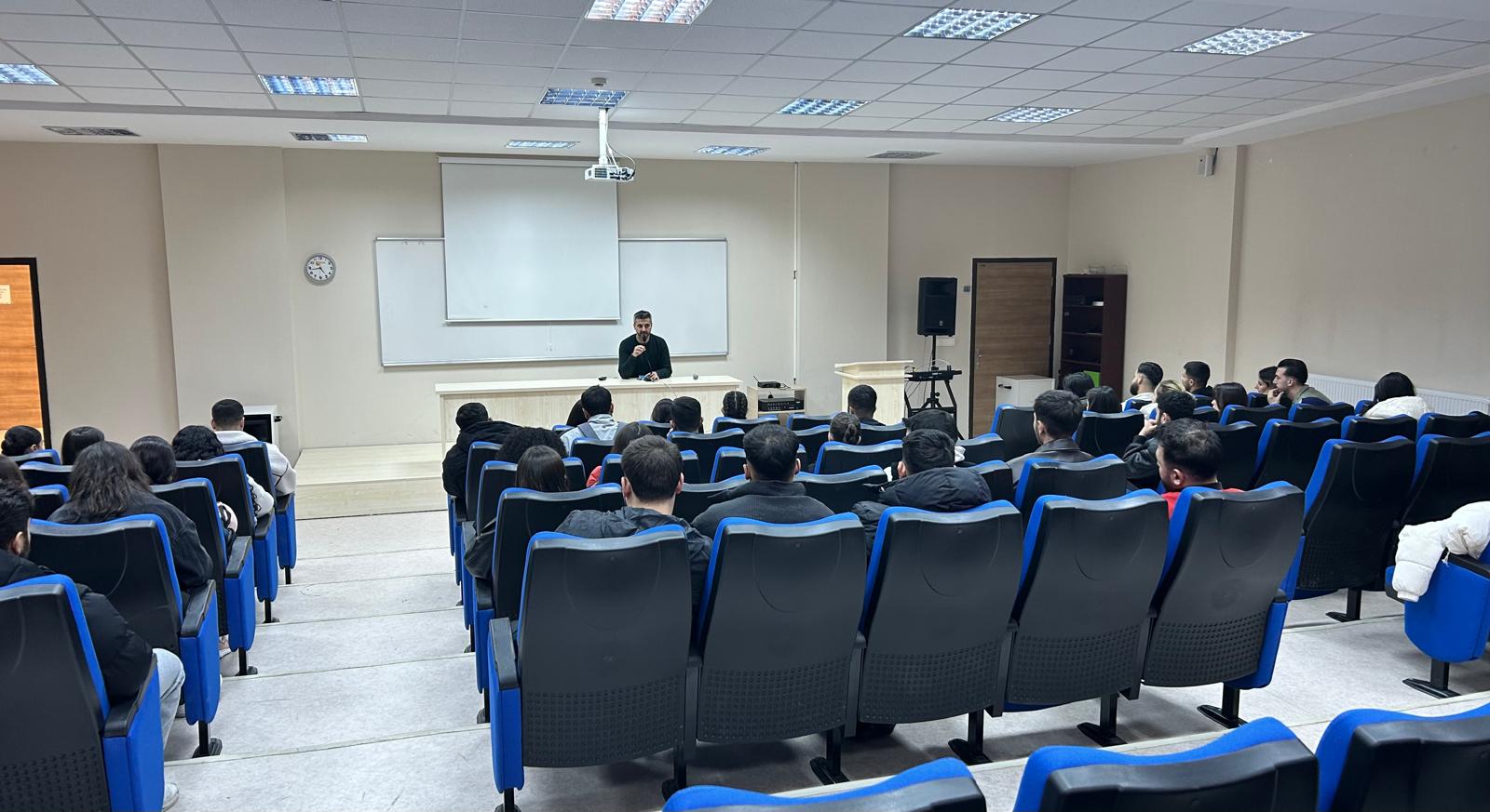 Antrenörlük Eğitimi Bölümü Öğrencileri ile Akreditasyon Süreci Bilgilendirme Toplantısı Gerçekleştirildi