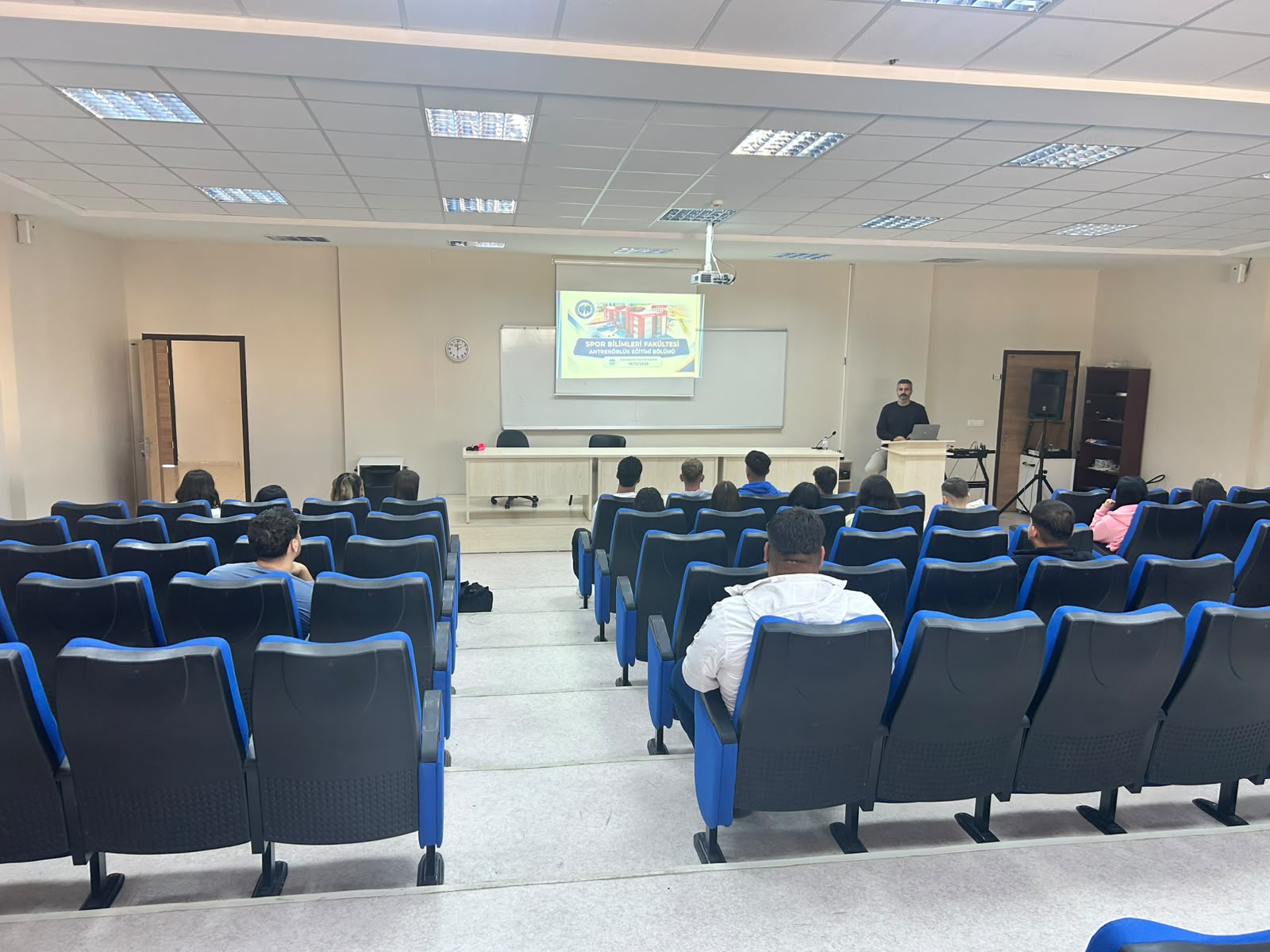 Antrenörlük Eğitimi Bölümünde Yeni Öğrencilerimize Yönelik Oryantasyon Programı Düzenlendi