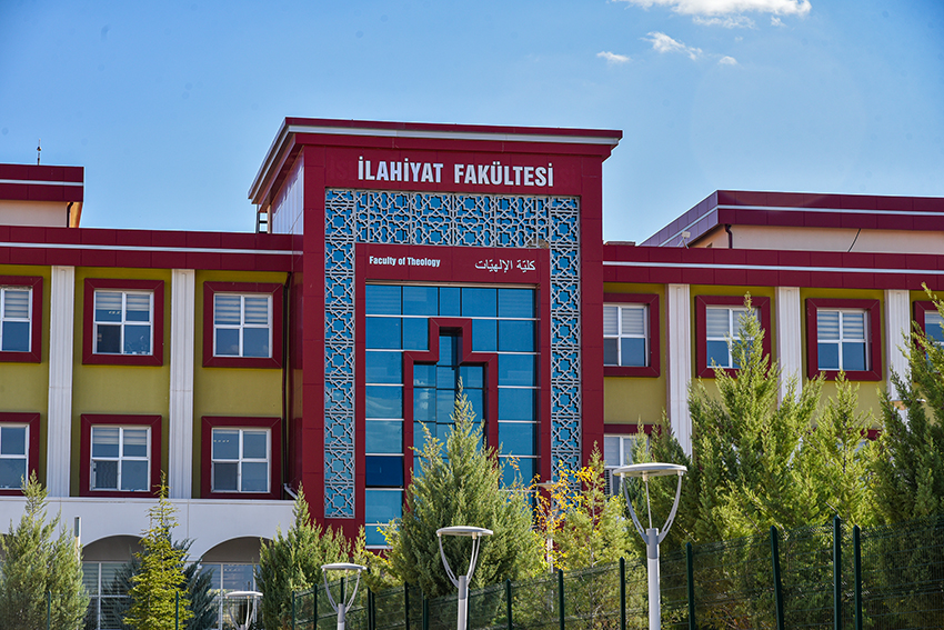KMÜ İLAHİYAT FAKÜLTESİ’NDEN BAŞARI BURSU