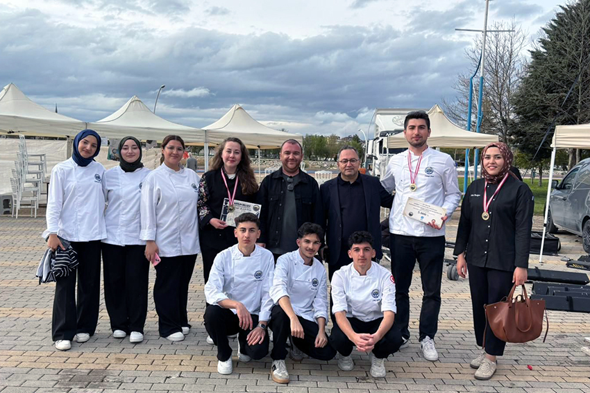  KMÜ’LÜ ÖĞRENCİLERDEN BEYŞEHİR’DE GÜMÜŞ MADALYA BAŞARISI