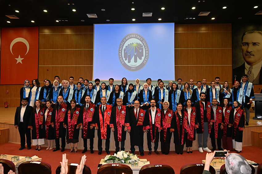 AHMET KELEŞOĞLU DİŞ HEKİMLİĞİ FAKÜLTESİNDE MEZUNİYET COŞKUSU