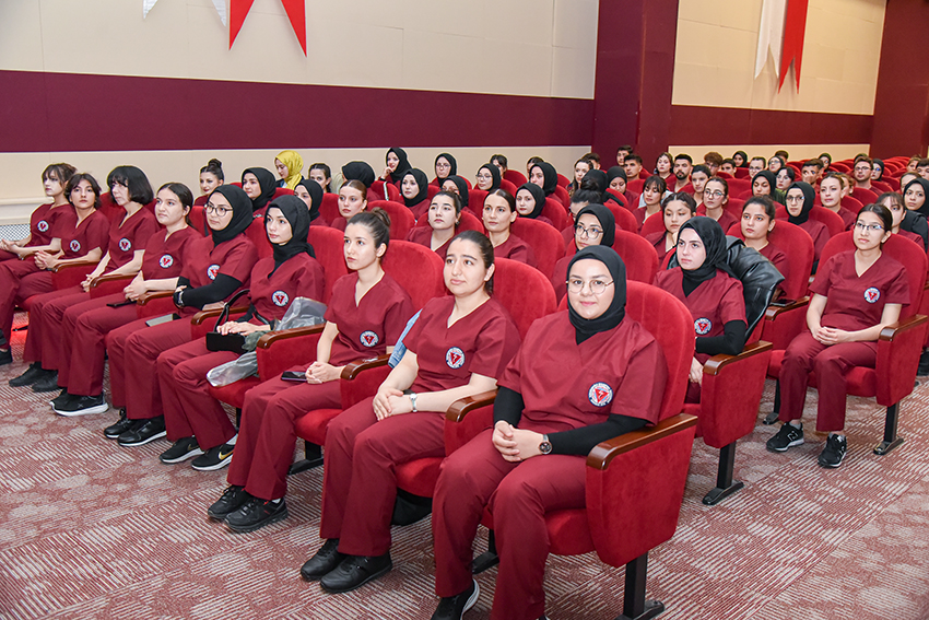 KMÜ HEMŞİRELİK ÖĞRENCİLERİNE FORMA GİYME TÖRENİ 
