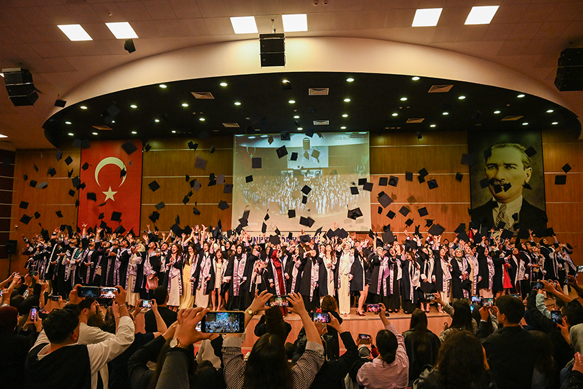 SAĞLIK HİZMETLERİ MESLEK YÜKSEKOKULU ÖĞRENCİLERİ KEP ATTI