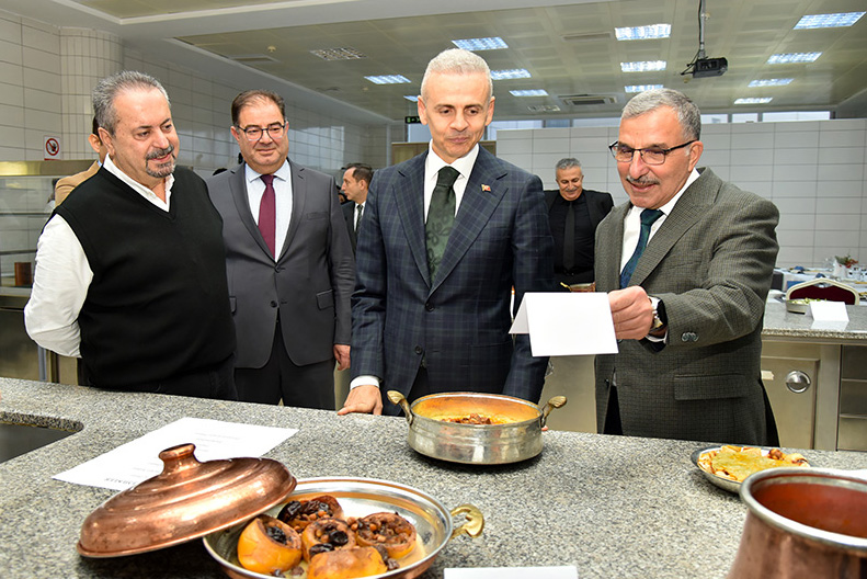 KMÜ’DE GELENEKSEL KARAMAN MUTFAĞININ ZENGİNLİĞİ SUNULDU