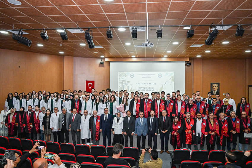 KMÜ’DE GELECEĞİN HEKİMLERİ BEYAZ ÖNLÜKLERİNİ GİYDİ