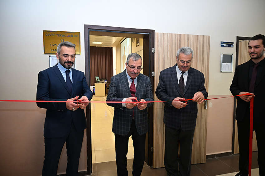 FAKÜLTEMİZDE İLERİ DONANIMLI ÇEVİRİ LABORATUVARI AÇILDI