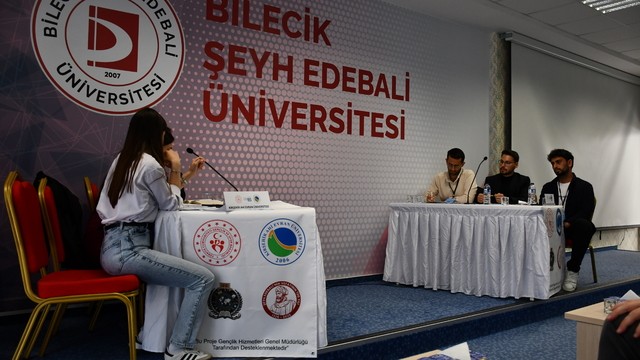 Bilecik Şeyh Edebali Üniversitesinde (BŞEÜ), "Şeyh Edebali'nin İzinde Öğrenciler Arası Münazara Yarışması" gerçekleştirildi.Yarışmayı Fakültemiz öğrencileri kazandı.