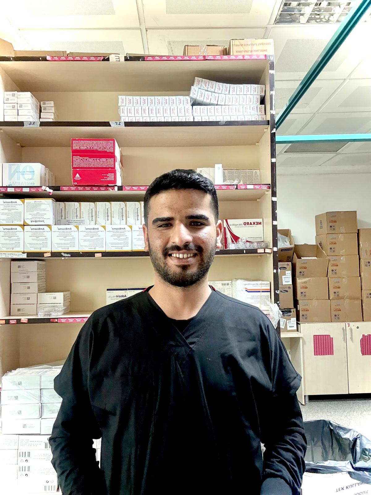 Eczane Hizmetleri Bölümü Mezunlarımızdan Aziz ÇAKAN Öğrencimiz Kahramanmaraş'ta Görevine Başlamıştır. Mesleki Hayatında Başarılar Dileriz. 