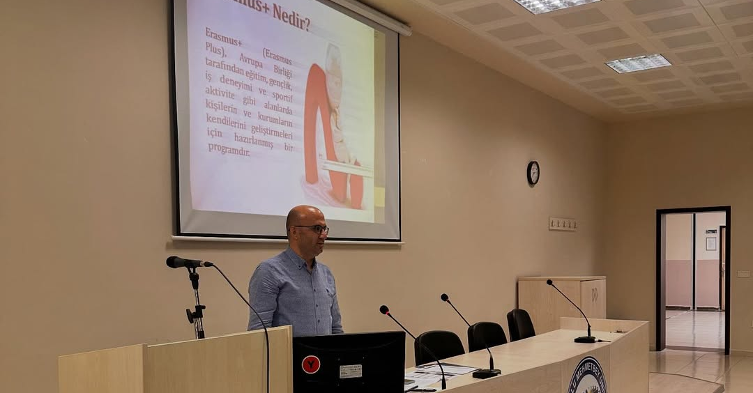 Edebiyat Fakültesi'nde Erasmus+ Öğrenim ve Staj Hareketliliği Bilgilendirme Toplantısı Yapıldı