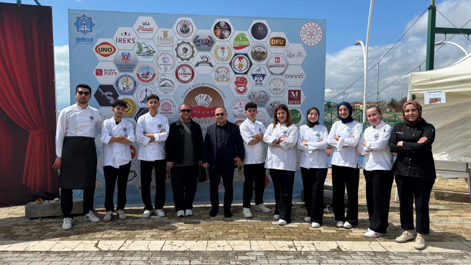 Beyşehir Gençlik ve Lezzet Festivali kapsamında düzenlenen üniversiteler arası yarışmada Fakültemiz Gastronomi ve Mutfak Sanatları Bölümünün Üstün Başarısı