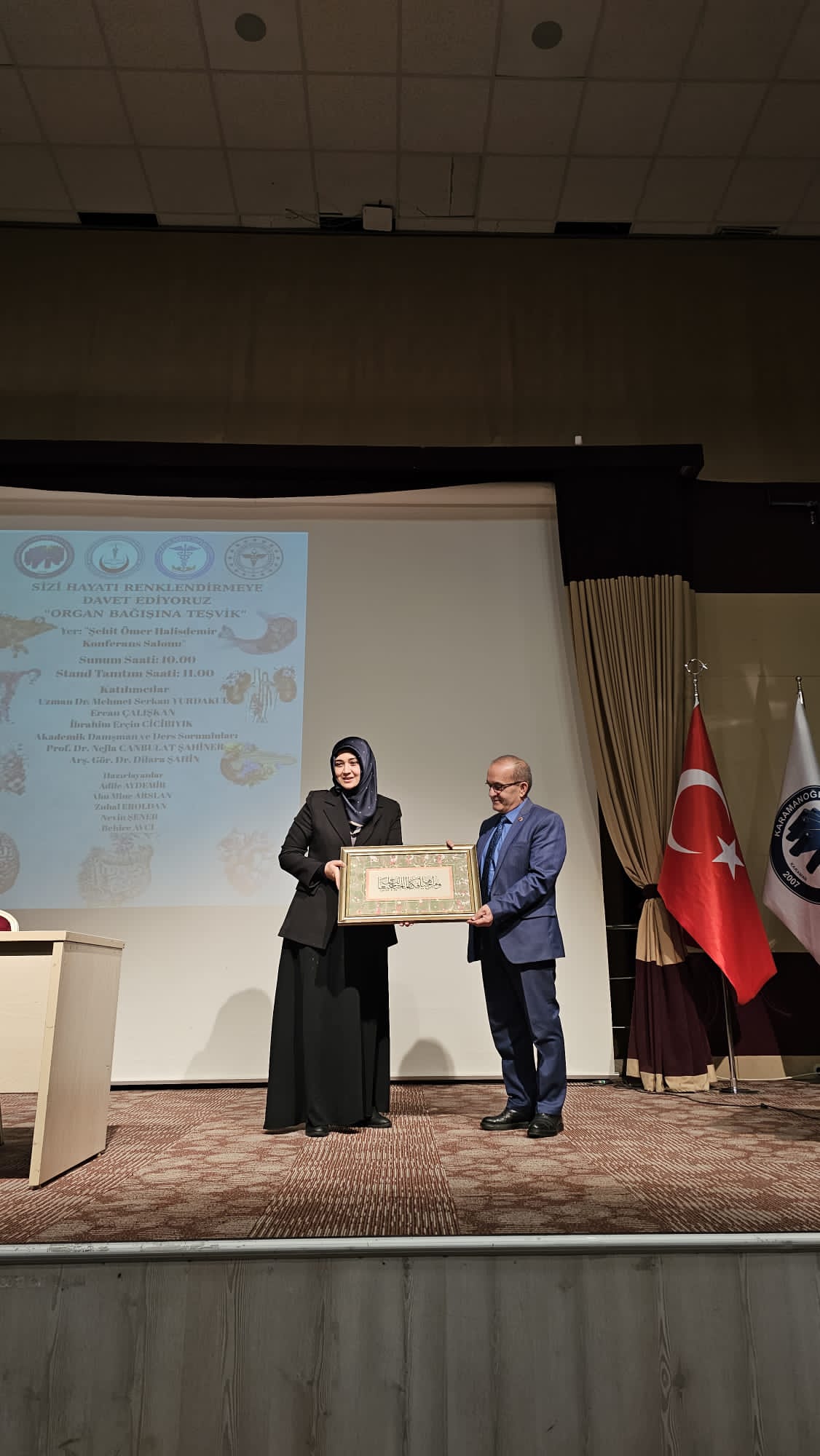 Geleneksel Türk Sanatları Öğrencimiz Hattat Aliye Akova'ya levha takdim edildi