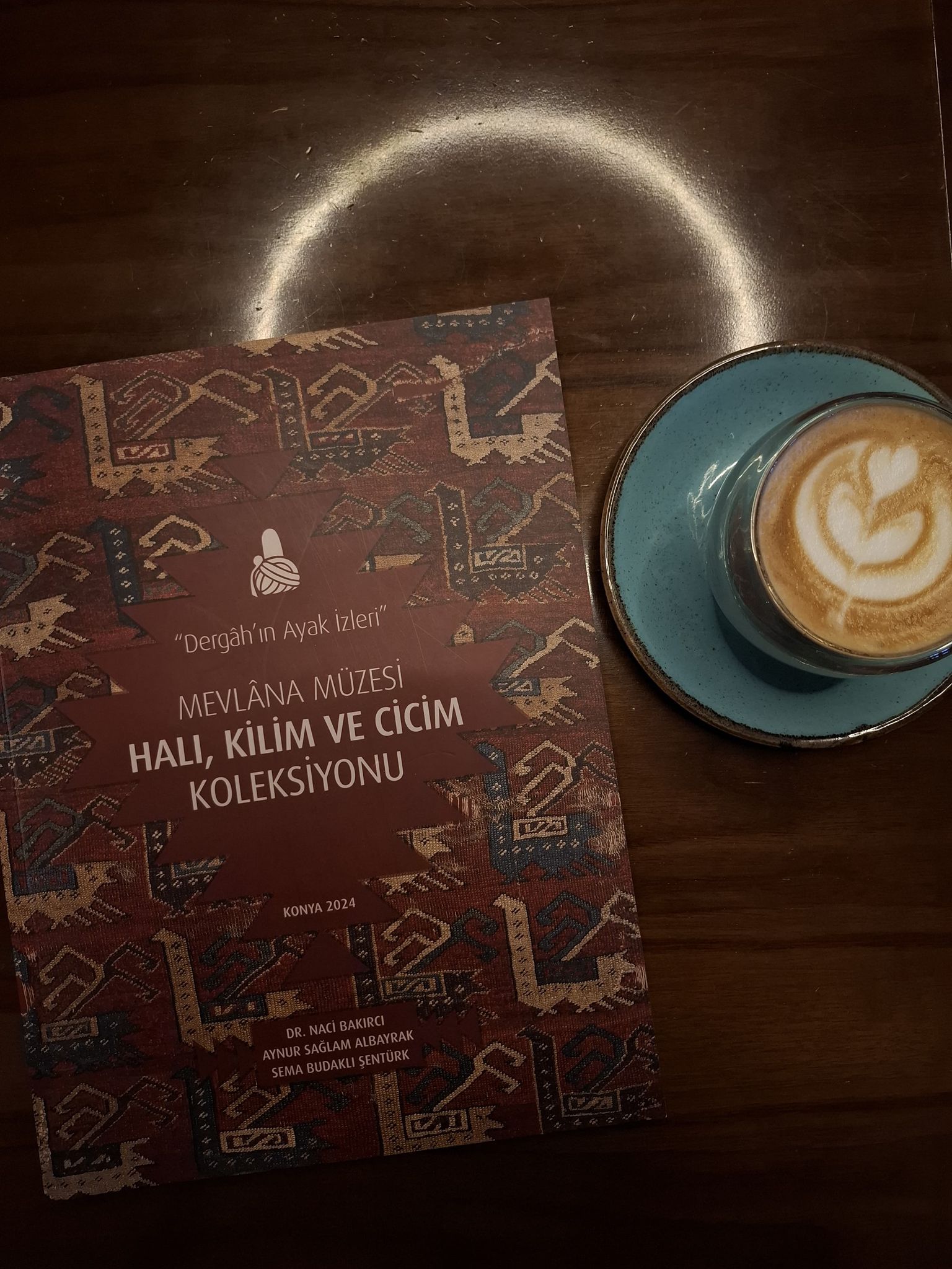 Konya Mevlana Müzesi müdürü Dr. Naci Bakır'dan Geleneksel Türk Sanatları Öğrencilerine hediye