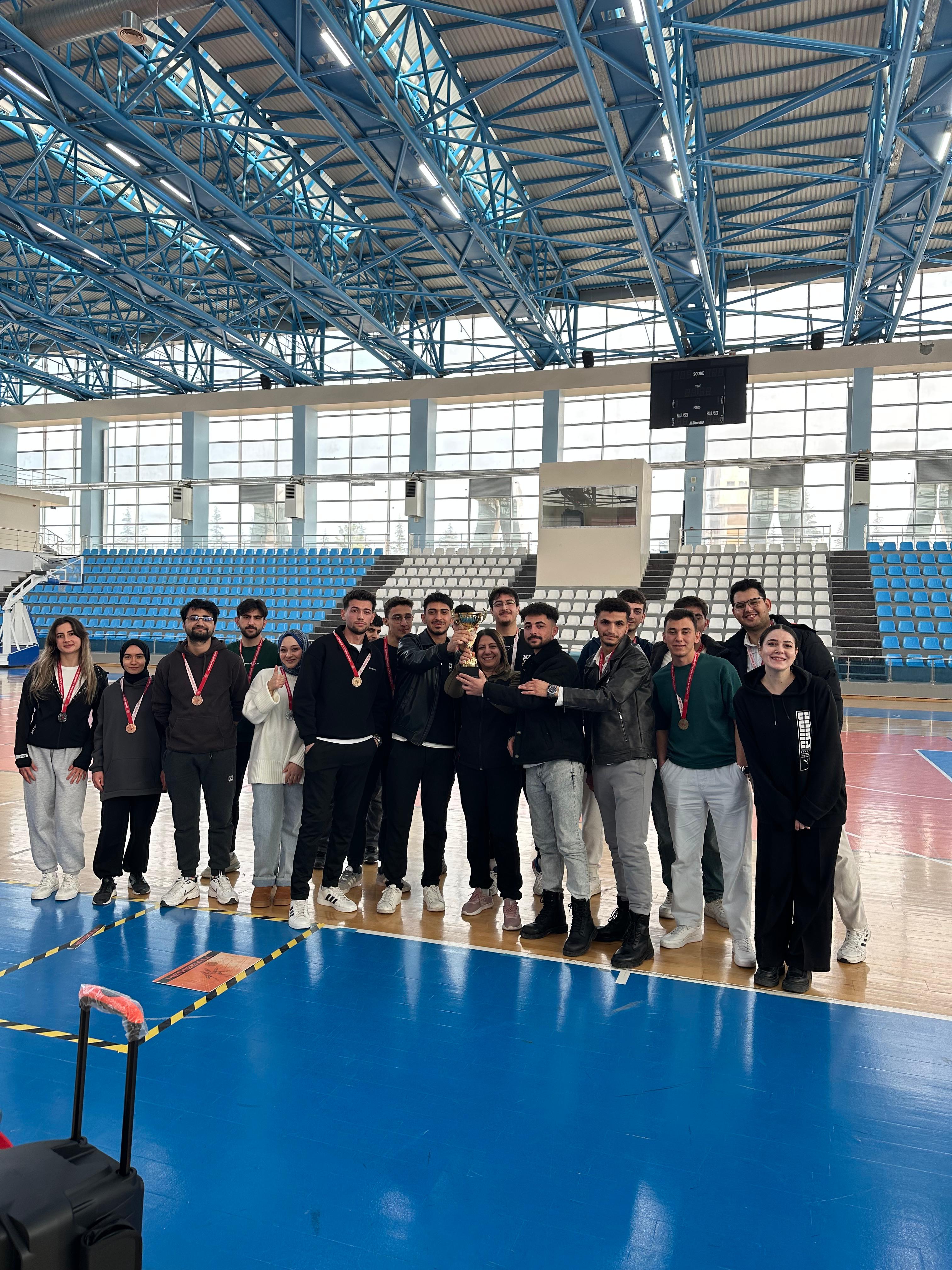 “Hemsball’la Hemşire Ruhu Sahada” Turnuvası Düzenlendi