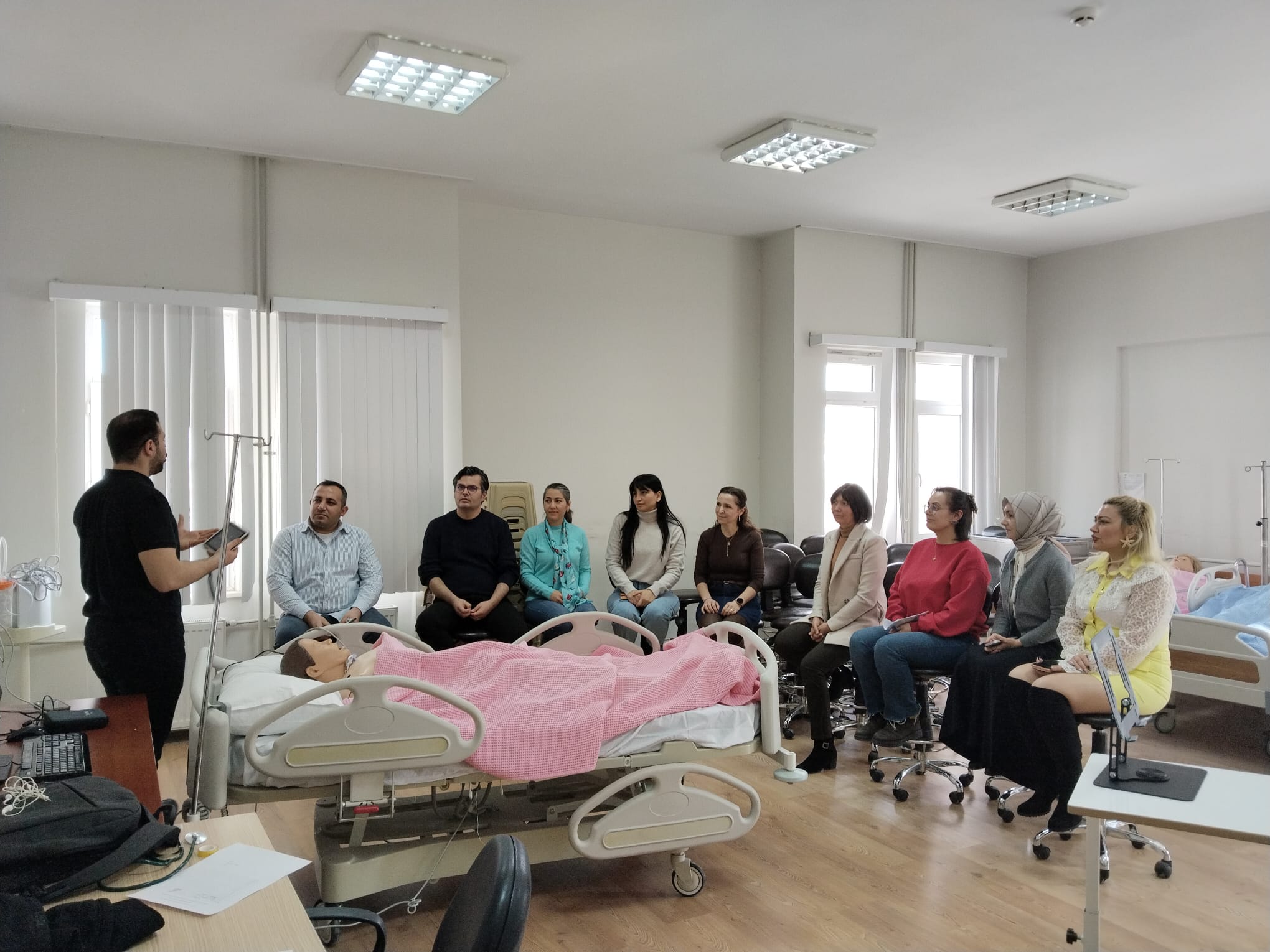 Bölümümüz Öğretim Üyelerine Laboratuvarında Simülasyon Maketlerinin Kullanımına Yönelik Eğitim Düzenlenmiştir.