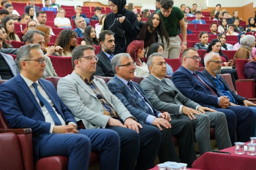 KARAMAN VALİSİ HAYRETTİN ÇİÇEK KMÜ’LÜ ÖĞRENCİLERLE BİR ARAYA GELDİ