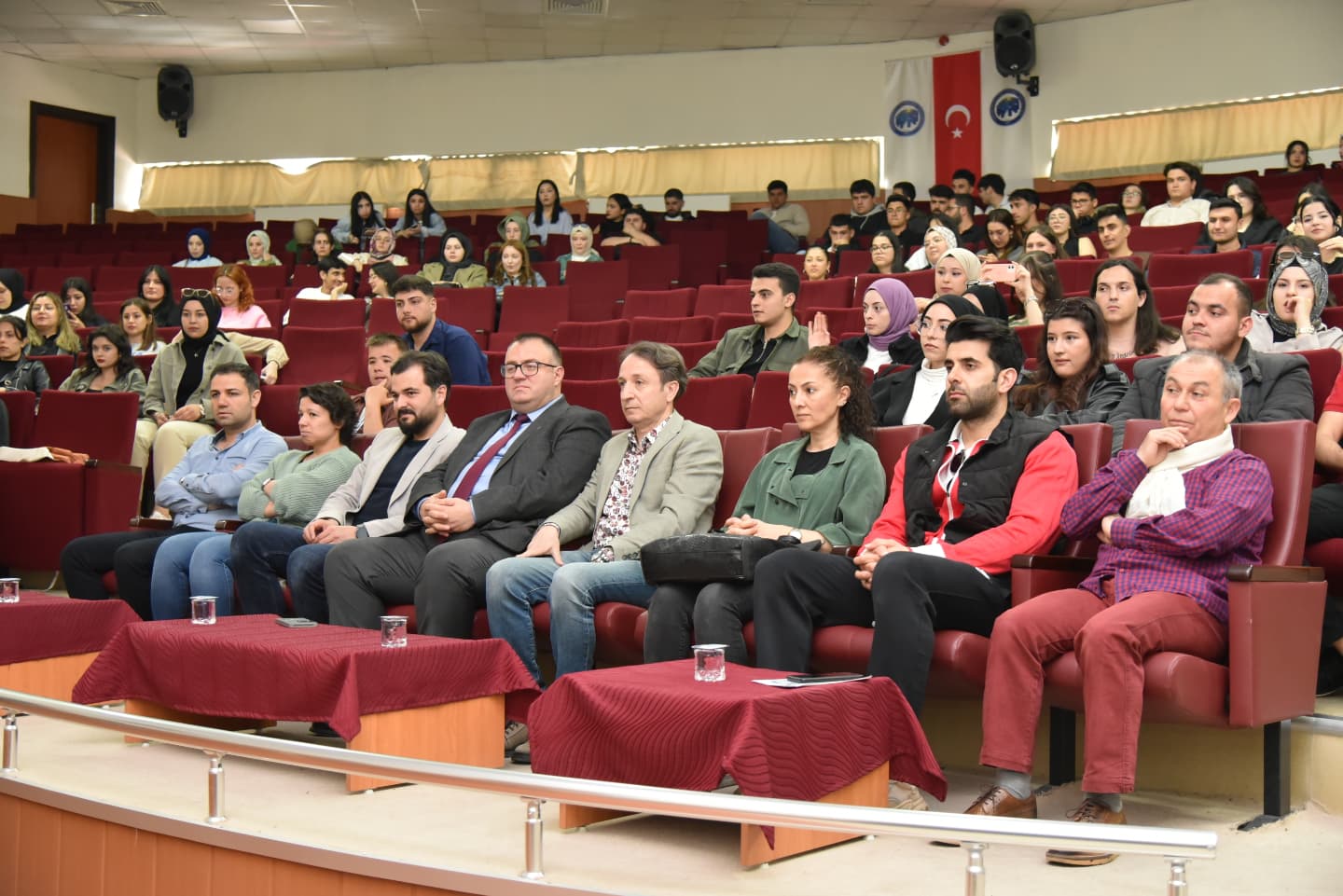 “Sivil Toplum Kuruluşları ve Kariyer Planlaması” başlıklı söyleşi gerçekleştirildi.