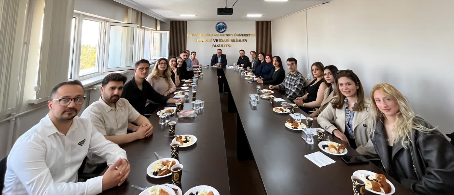 DEKANLIĞIMIZ EV SAHİPLİĞİNDE ÖĞRENCİ TOPLULUKLARI TEMSİLCİLERİYLE KAHVALTI ORGANİZASYONU