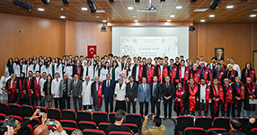 KMÜ’DE GELECEĞİN HEKİMLERİ BEYAZ ÖNLÜKLERİNİ GİYDİ