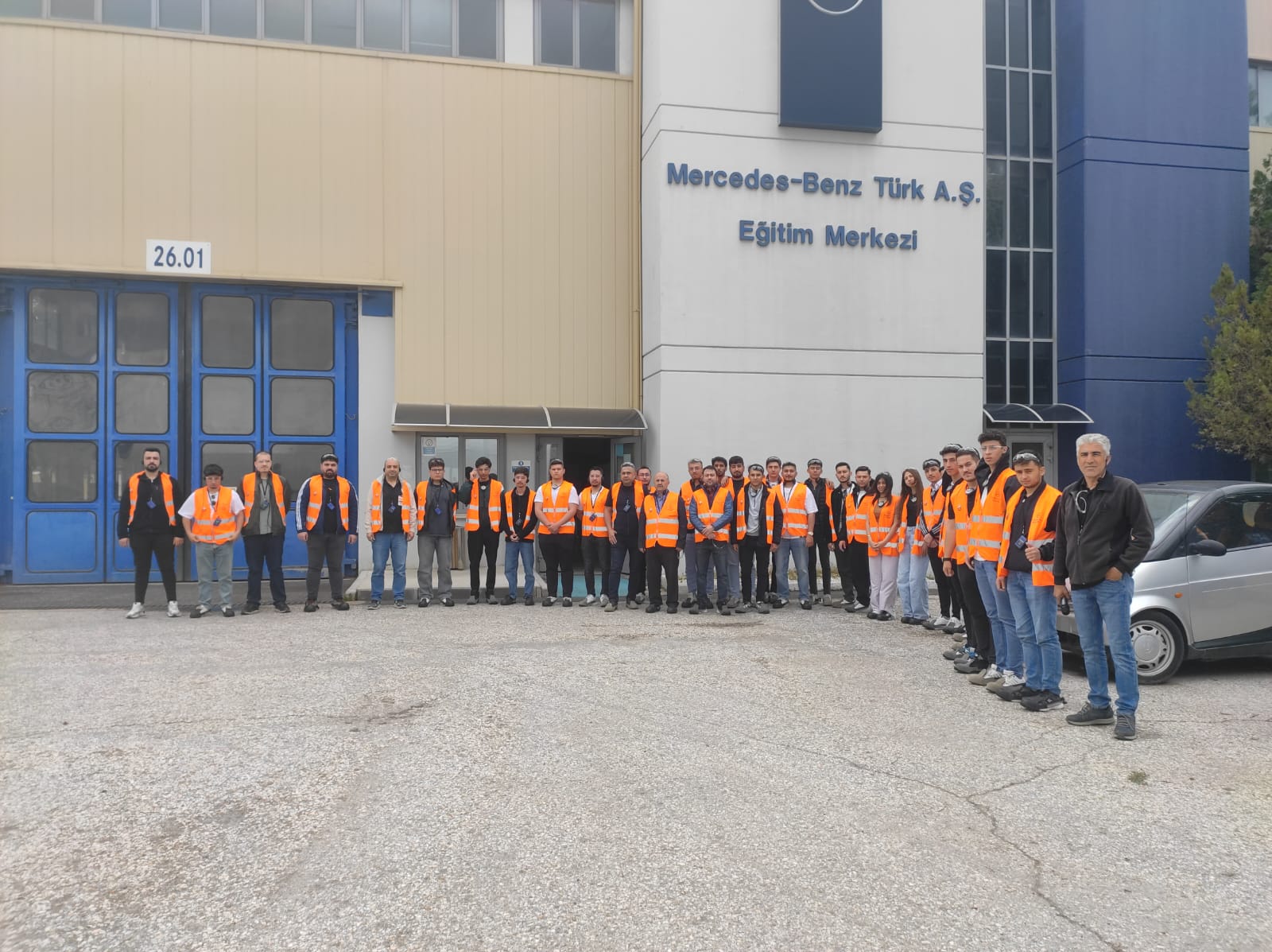 BÖLÜMÜMÜZ ÖĞRETİM ELEMANLARI ve ÖĞRENCİLERİ MERCEDES KAMYON FABRİKASINA TEKNİK GEZİ DÜZENLEDİRLER 