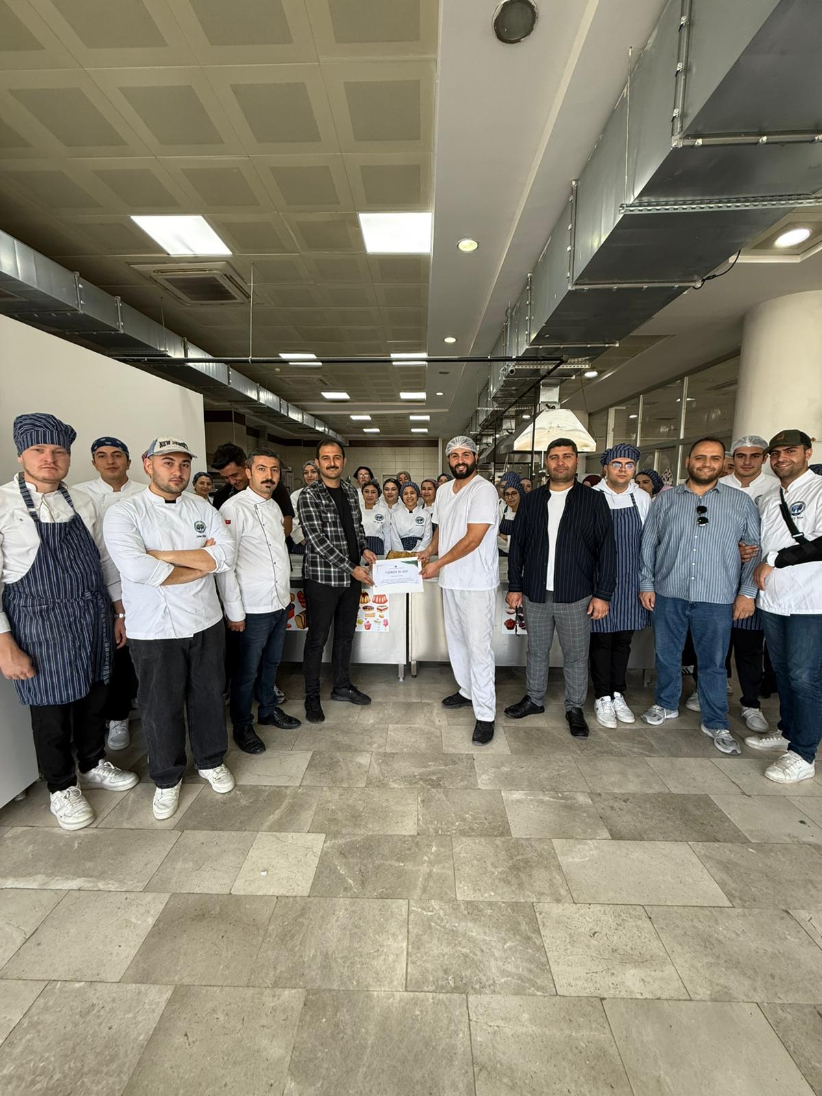 Pastane Ürünleri ve Ekmek Yapım Teknikleri II Dersi Öğrencilerinden Tatlı Yapım Etkinliği