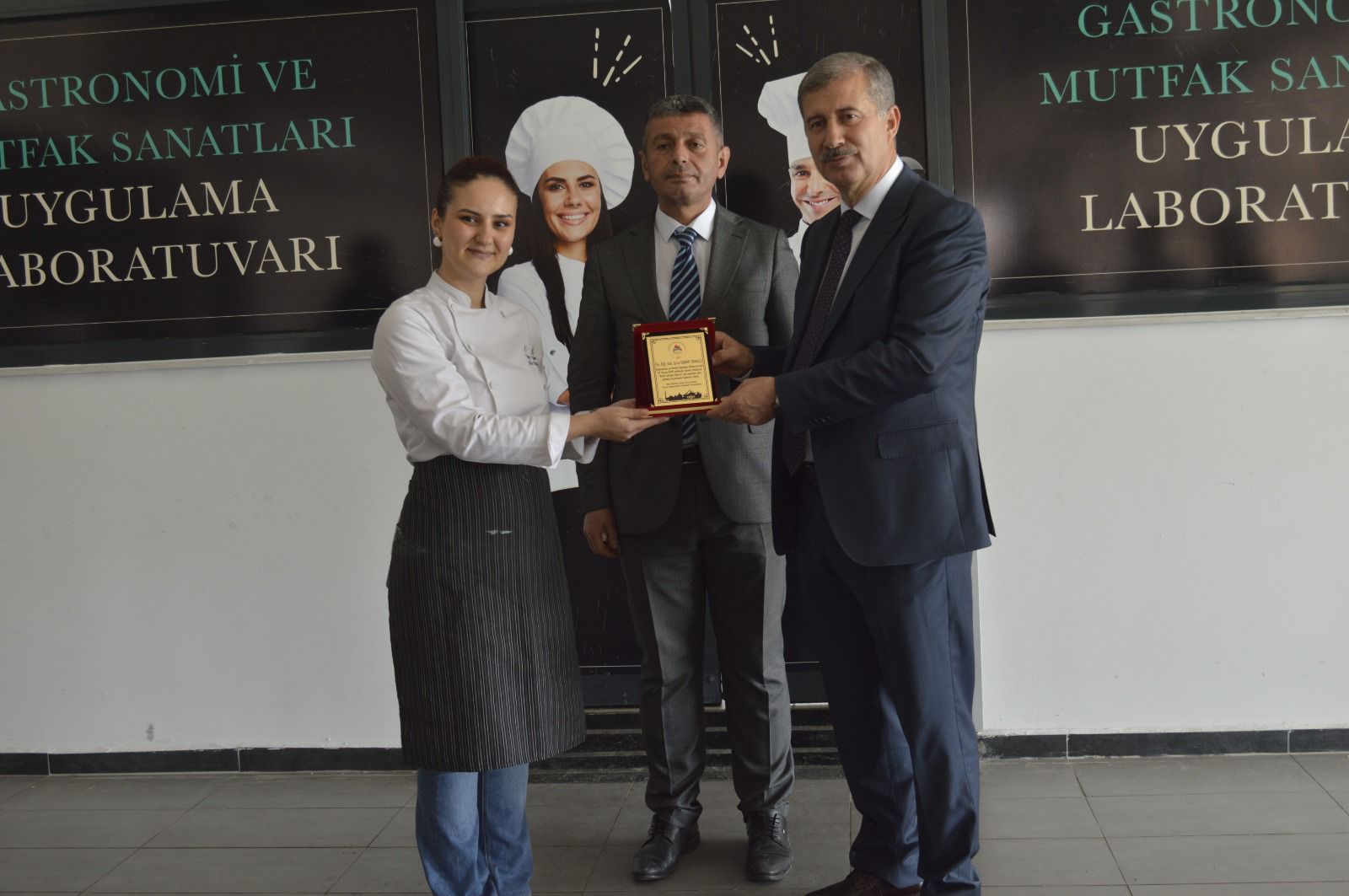 Öğr. Gör. Dr. Şule Demir Tomaili’den İki Üniversitede “Butik Çikolata Eğitimi”