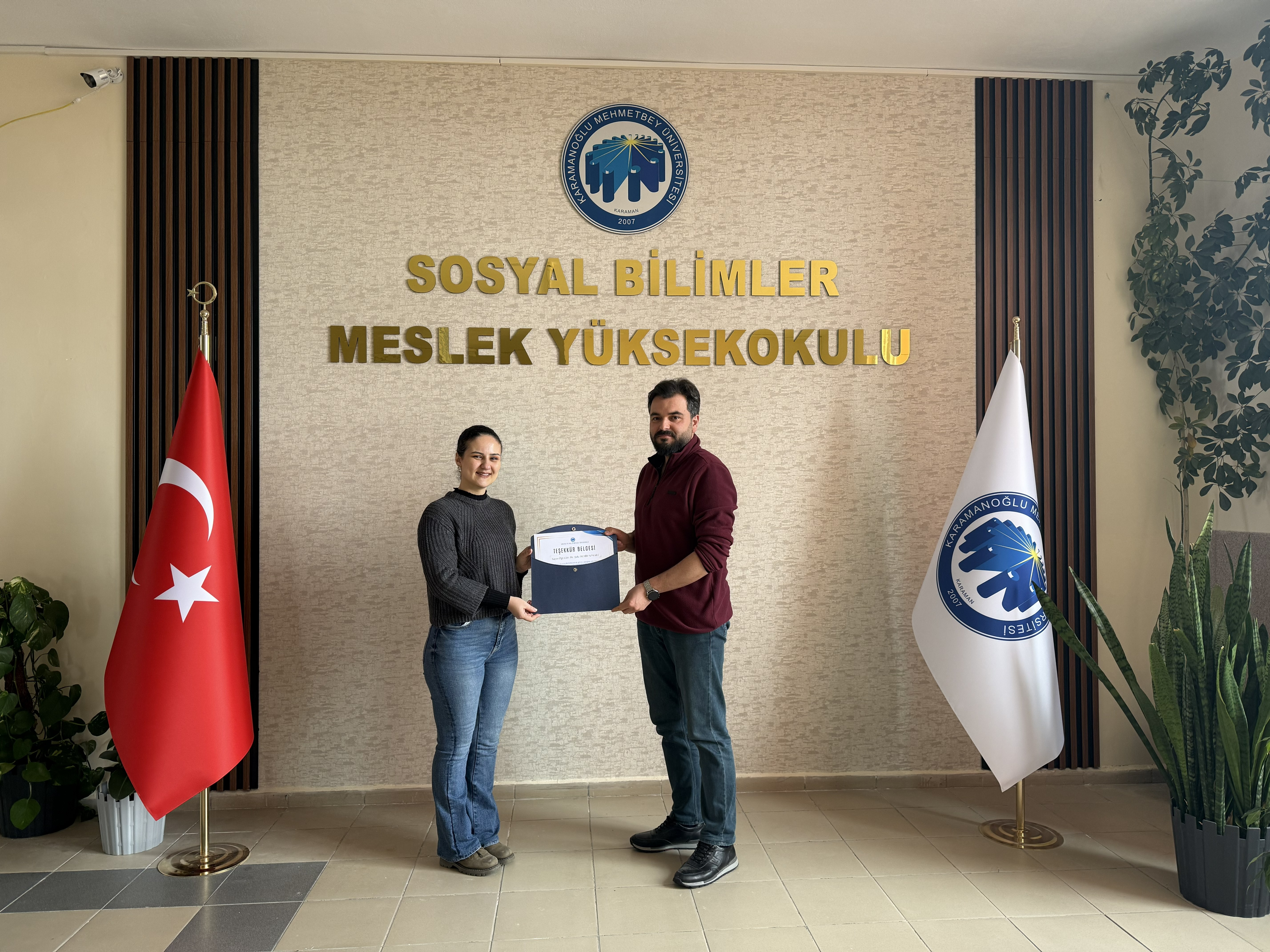 Öğr. Gör. Dr. Şule Demir Tomaili’ye Teşekkür Belgesi Takdim Edildi