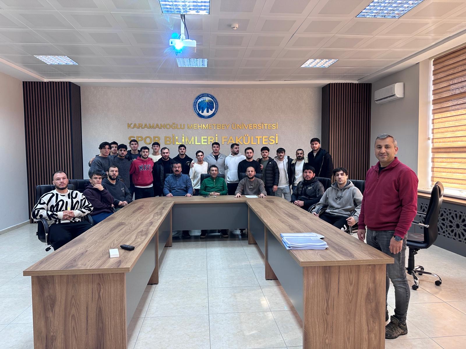 Spor Yöneticiliği ABD Yüksek Lisans Öğrencisi Nihat AVCI Seminerini Başarıyla Sundu