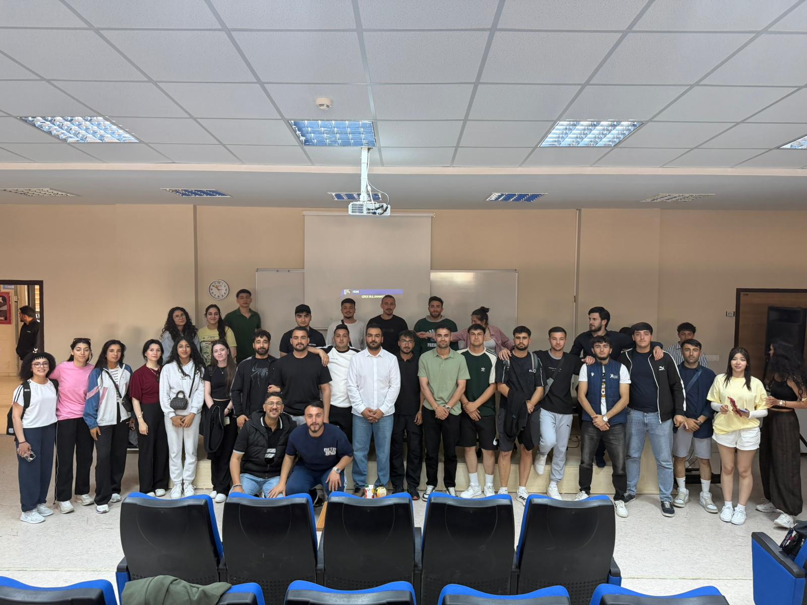 Antrenörlük Eğitimi ABD Doktora Öğrencisi Mustafa Aydemir Seminerini Başarıyla Sundu