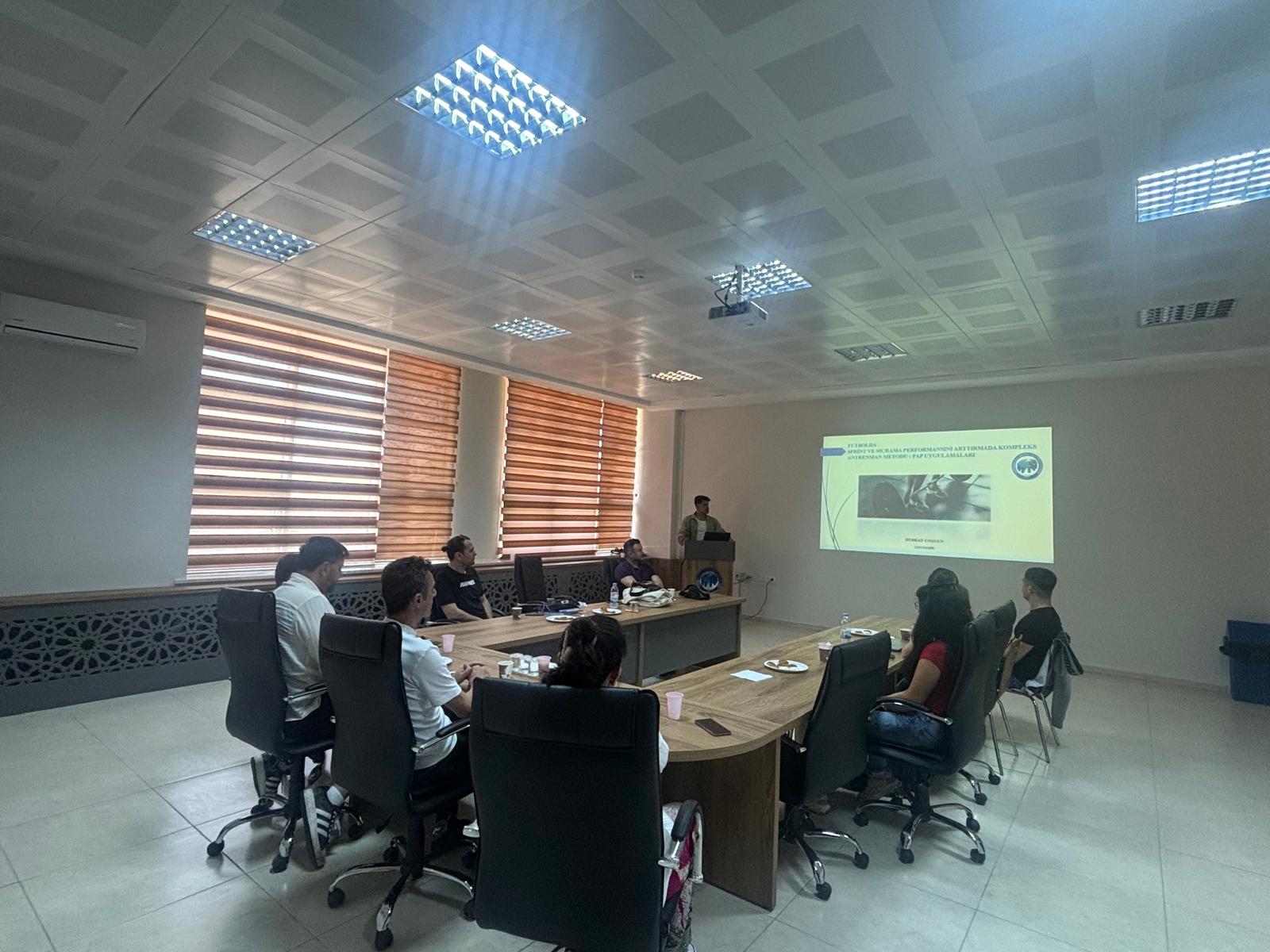 Antrenörlük Eğitimi ABD Tezli Yüksek Lisans Programı Öğrencisi Berkay COŞGUN Seminerini Başarıyla Sundu