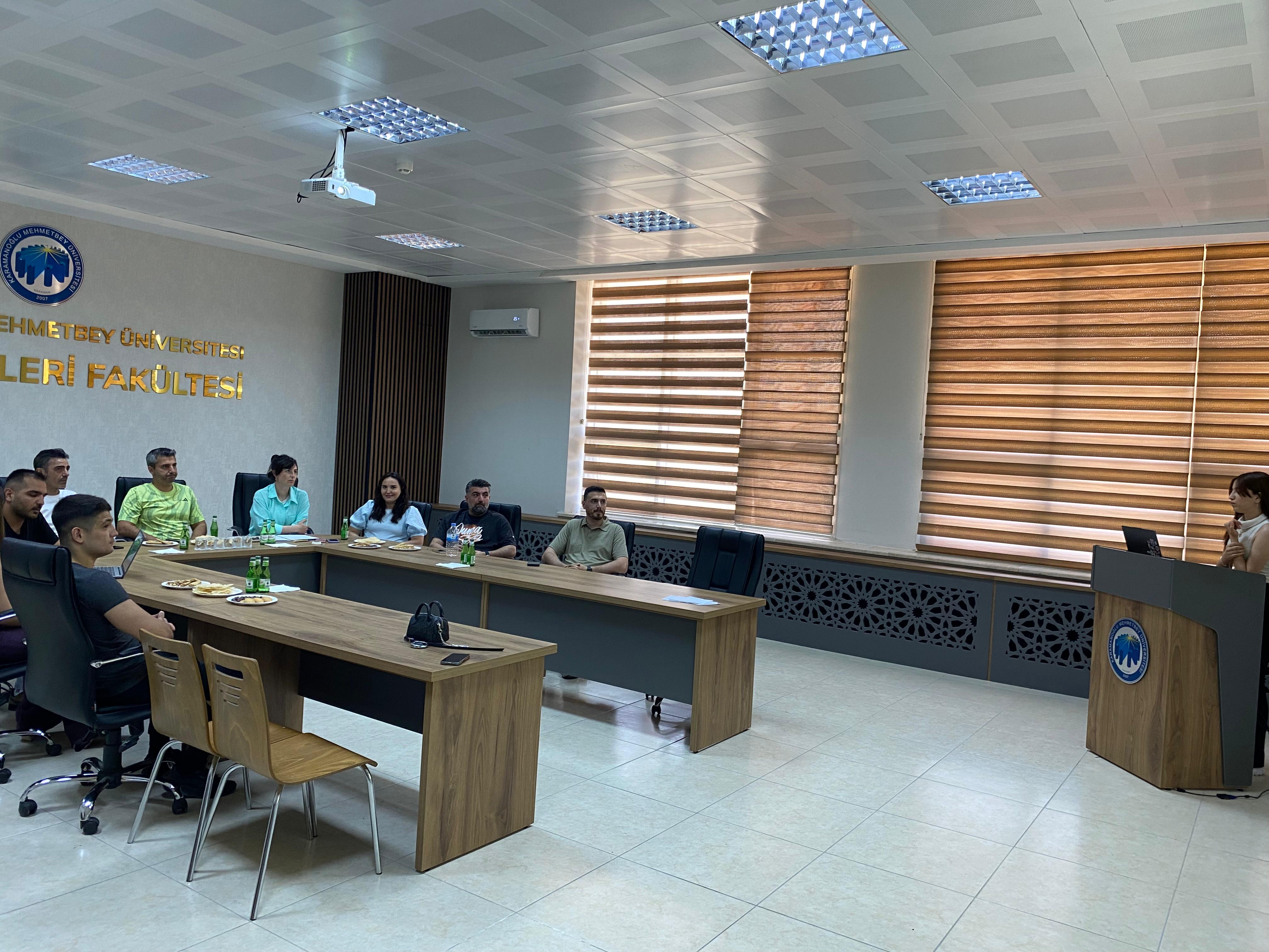 Antrenörlük Eğitimi ADB Yüksek Lisans Öğrencileri Aliye Helin SELMAN ve Ruşen AKDENİZ Seminerini Başarıyla Sundu