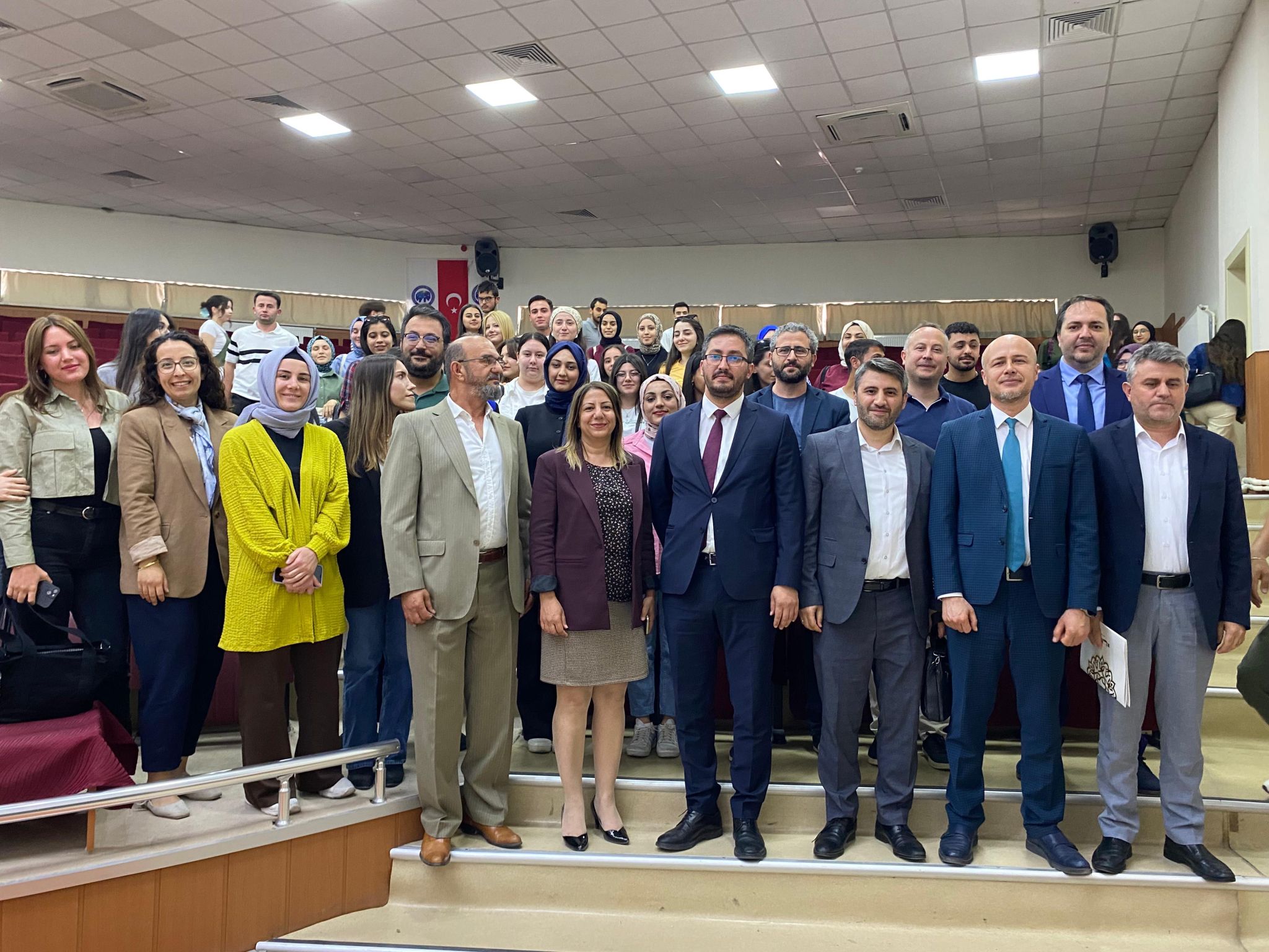 SEKTÖRÜN LİDERLERİ, GELECEĞİN YÖNETİCİLERİYLE BULUŞTU