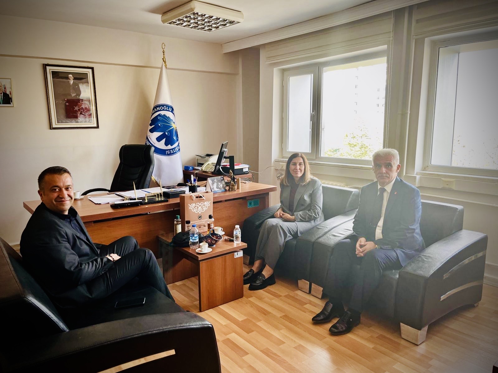 Sağlık Bilimleri Enstitüsü Müdürü Prof. Dr. Hacer Levent ve Fen bilimleri Enstitüsü Müdürü Doç. Dr. Kadir Sabancı  Enstitümüzü ziyaret ettiler