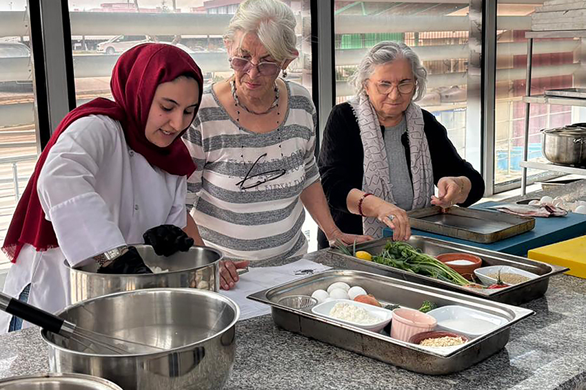 60+ Yaşam Boyu Öğrenme Akademisi Öğrencileri Gastronomi Mutfağında