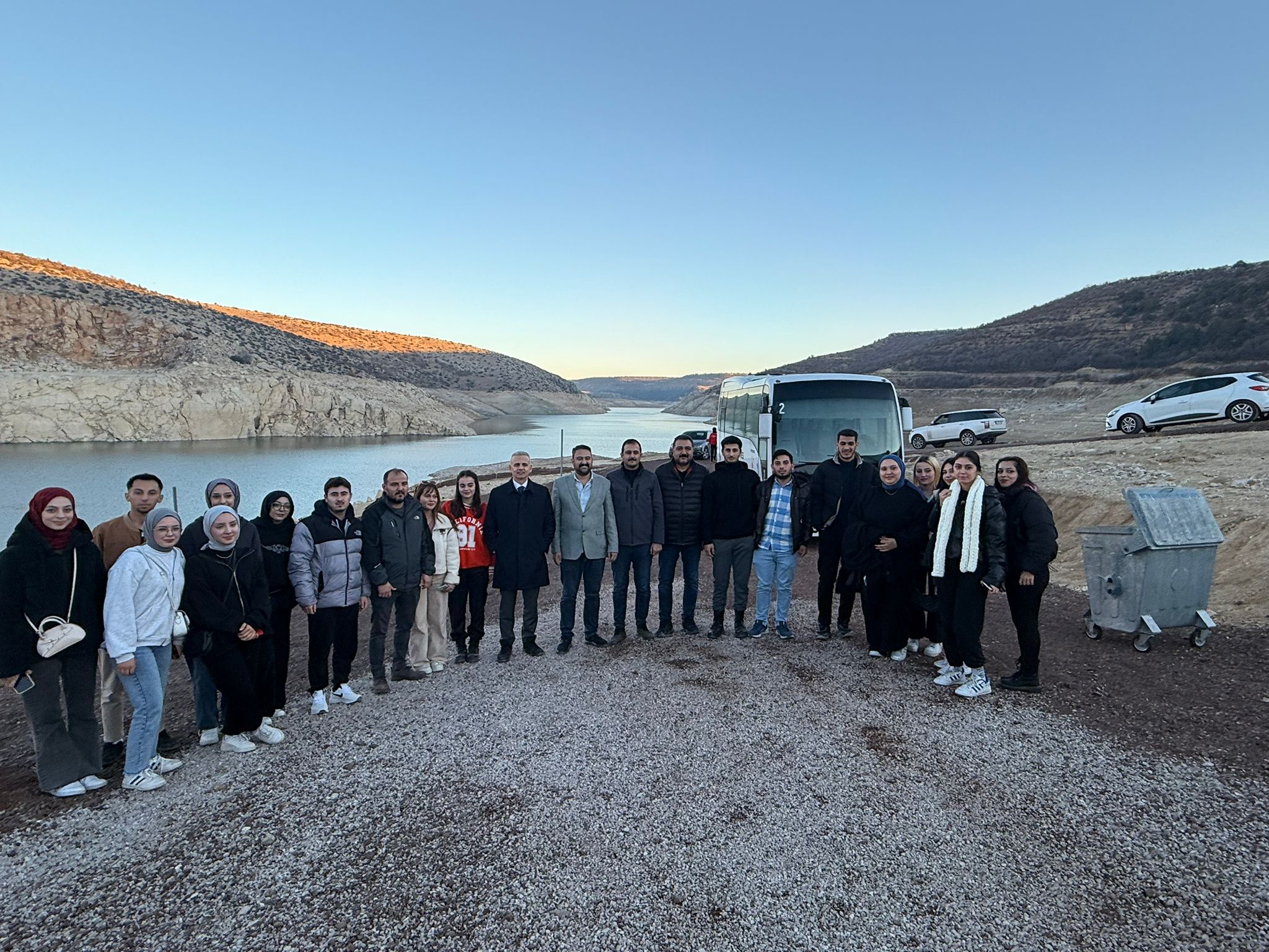  Finans Bankacılık, Sigortacılık ve Emlak Yönetimi Öğrencileri Fidanları Toprakla Buluşturdu