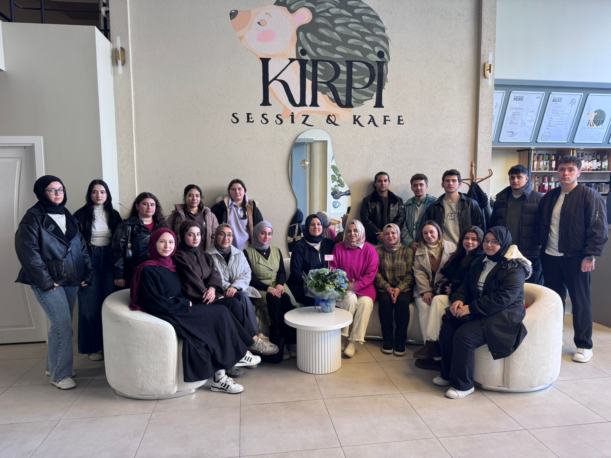Karaman’da Pastacılık Öğrencilerinden Sessiz Kafeye Ziyaret