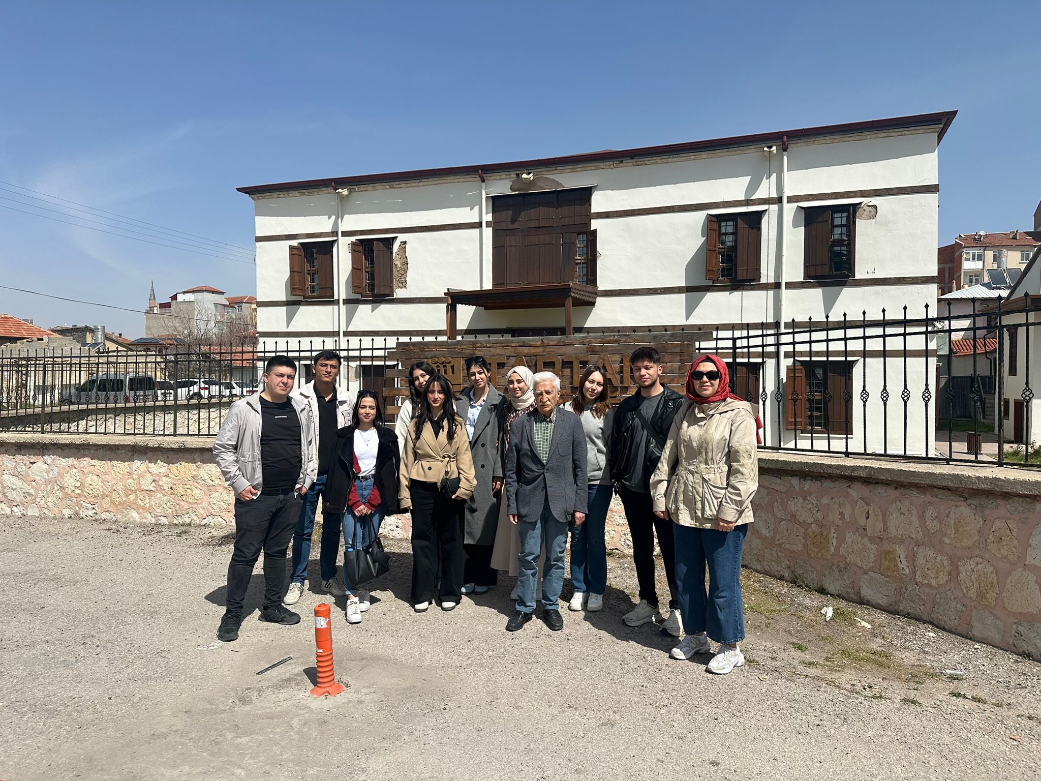 Turizm Öğrencilerinden Tartan Konağı’na Anlamlı Ziyaret