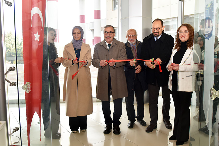 MESLEK YÜKSEKOKULUMUZ ÇOCUK GELİŞİMİ PROGRAMI ÖĞRENCİLERİNDEN FEN VE MATEMATİK’İ SEVDİRECEK 'MATERYAL SERGİSİ’