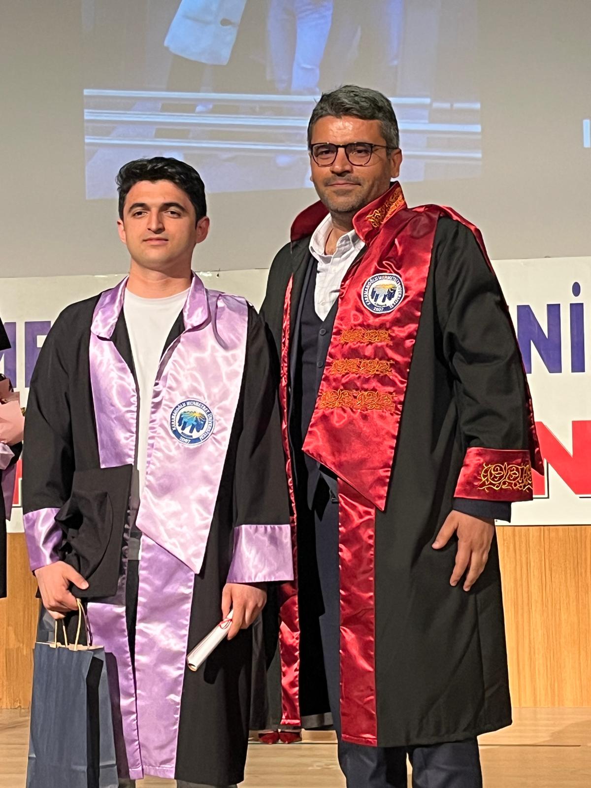 Lisans Öğrencilerimizin Mezuniyet Sevinçlerine Ortak Olduk