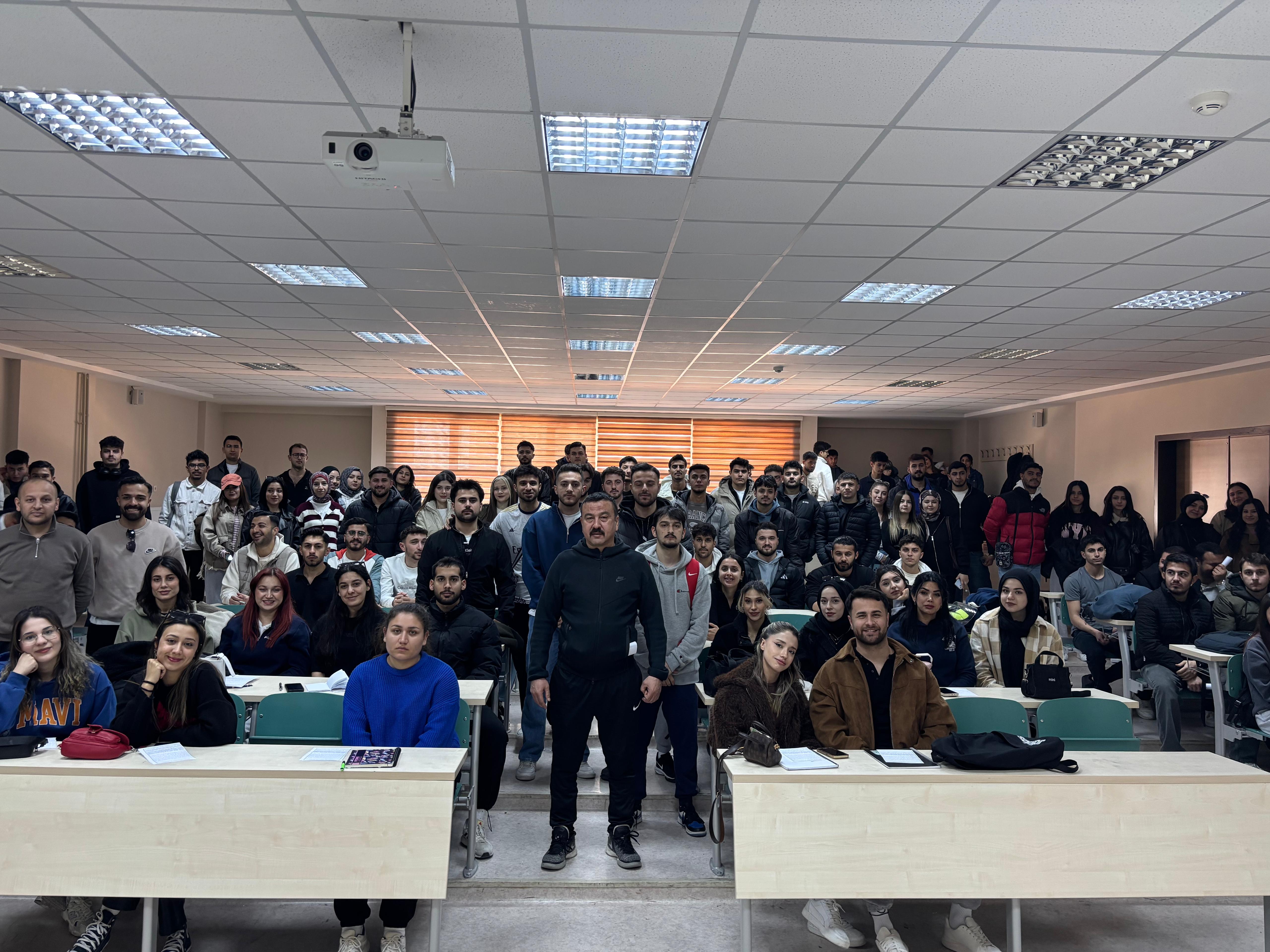 Spor Yöneticiliği Bölümünde Öğrencilerle Kapsamlı Değerlendirme Toplantısı Gerçekleştirildi