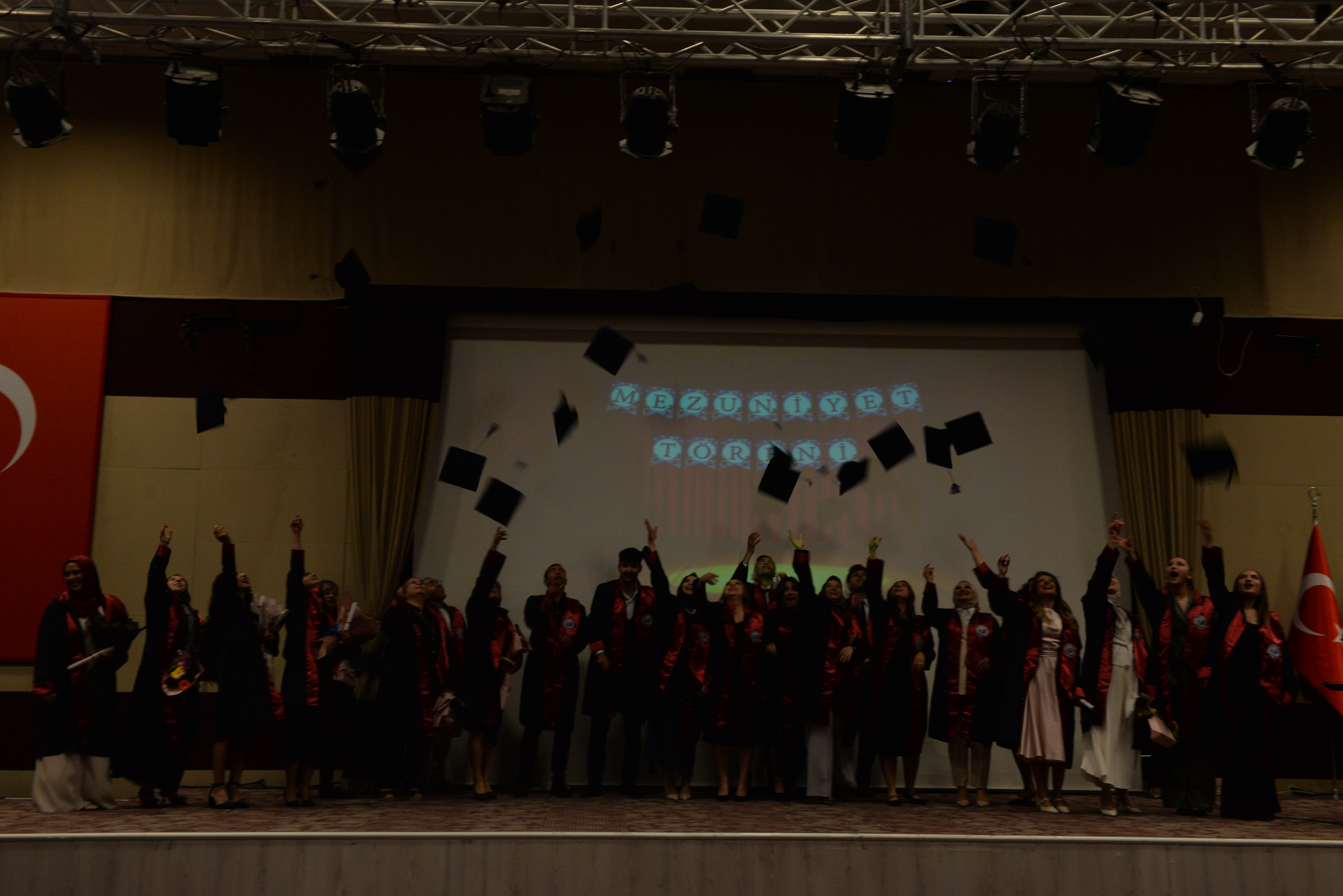 Sanat, Tasarım ve Mimarlık Fakültesi'nde Coşkulu Mezuniyet Töreni
