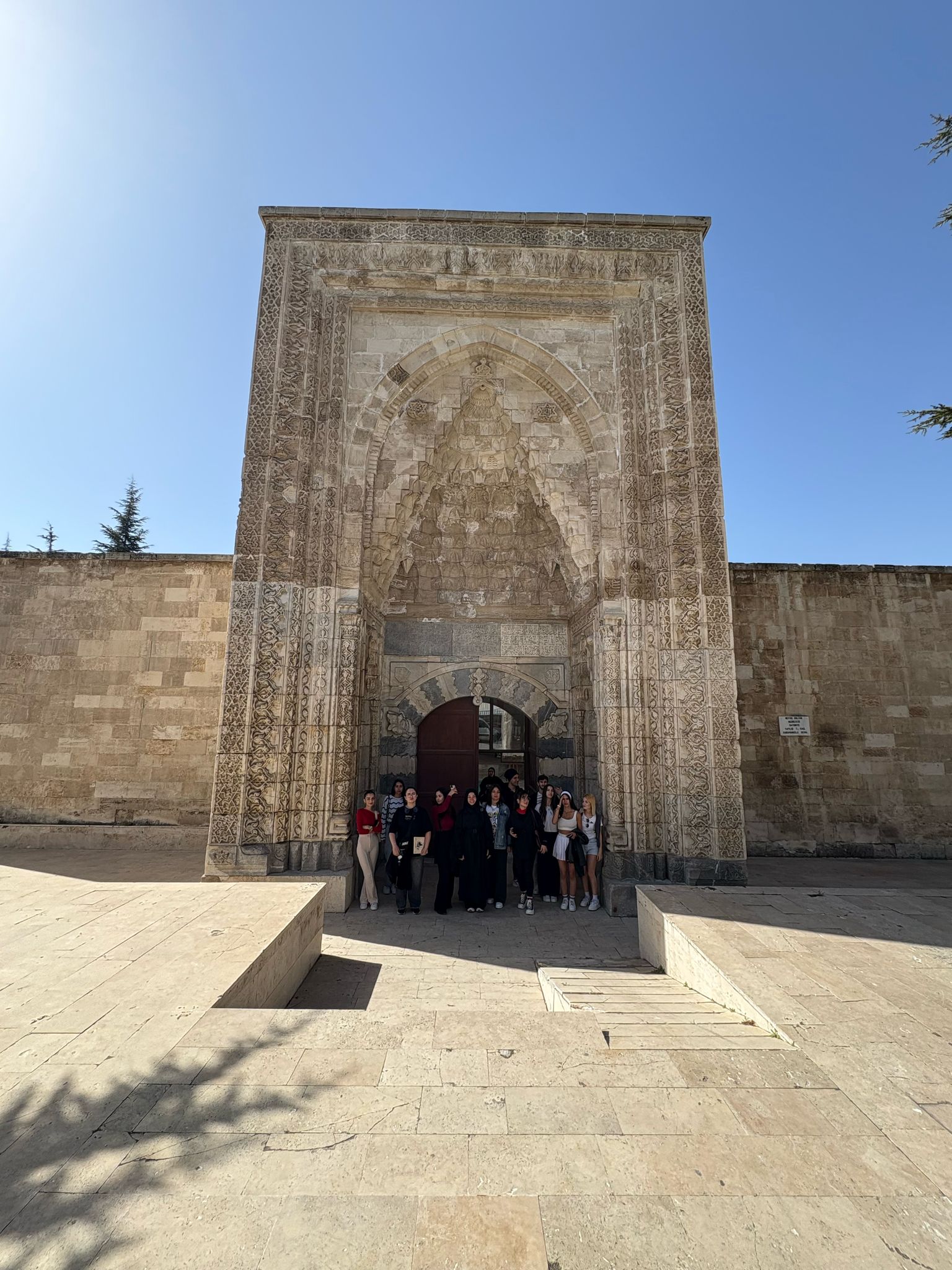 Resim Bölümü 1. sınıf öğrencilerinin Karaman Tarihi mekanlarına gezisi