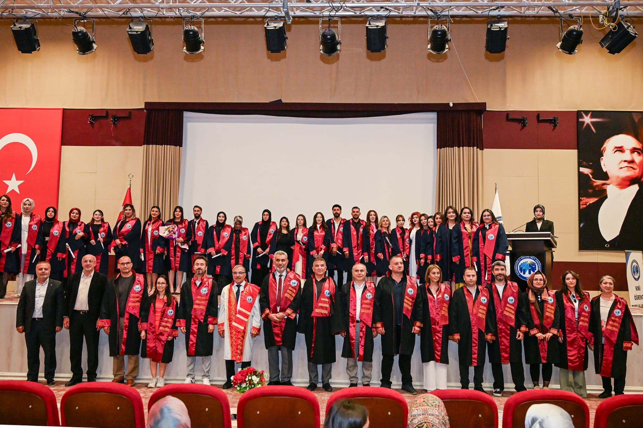 Geleneksel Türk Sanatları Bölümü 4.sınıf öğrencilerinin düzenlemiş olduğu "Mezuniyet Sergisi"nin açılışı yapılmıştır.