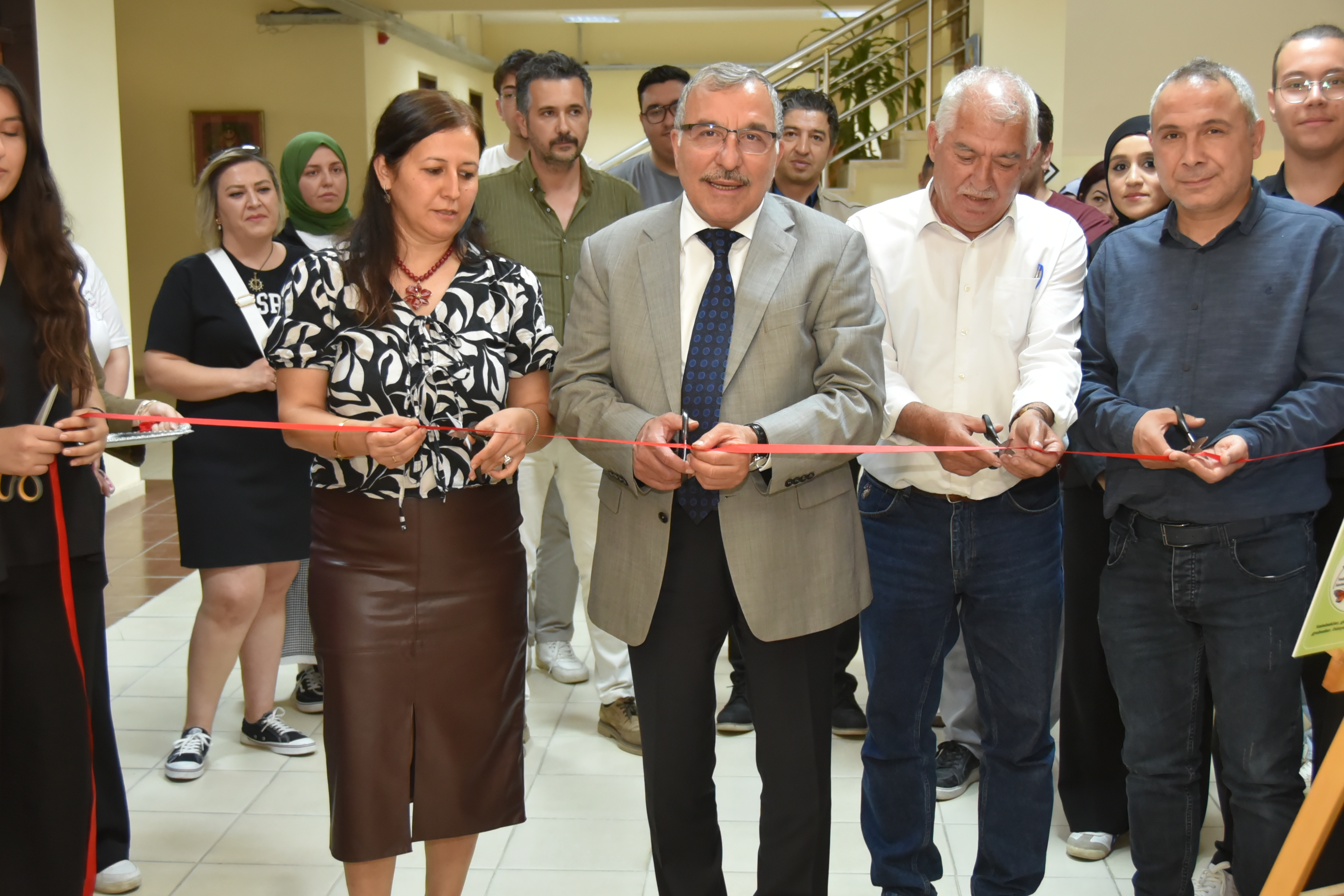 Tasarım Bölümü Öğrencilerimizin Hazırladığı Yılsonu Tasarım Sergisi Gerçekleştirildi