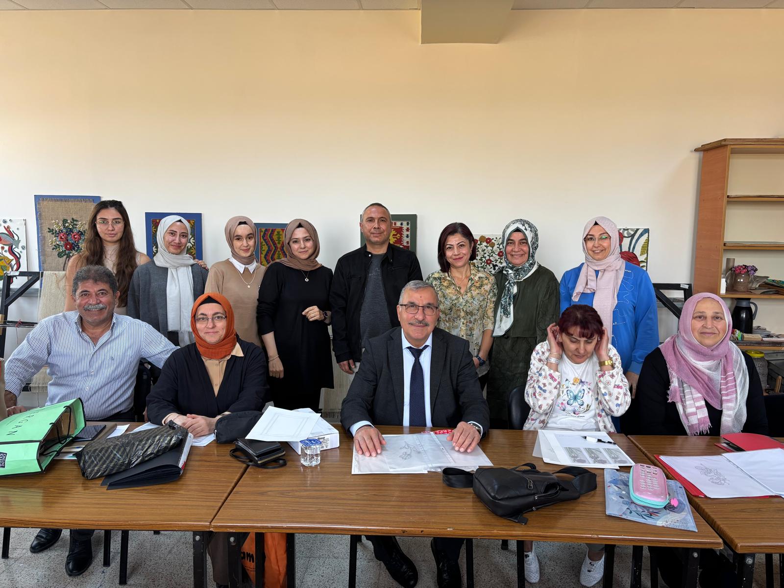 Üniversitemiz Rektörü Prof. Dr. Mehmet Gavgalı, Yüksekokulumuzda Derslere Katılıp Uygulamalı Çalışmalara Eşlik Etti ve Öğrencilerin Görüşlerini Dinledi