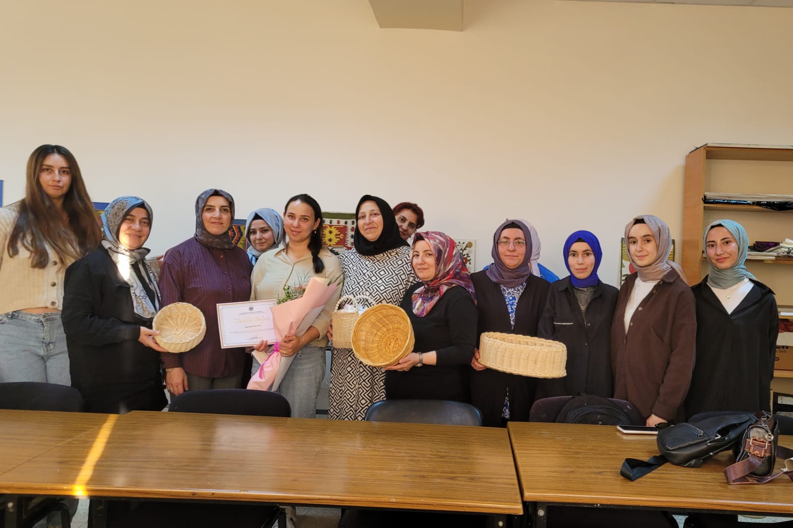El Sanatları Bölümü, Dr. Öğr. Üyesi Tevhide Aydın Küratörlüğünde “Bitkisel Sepet Örücülüğü” Workshop’u Gerçekleştirdi