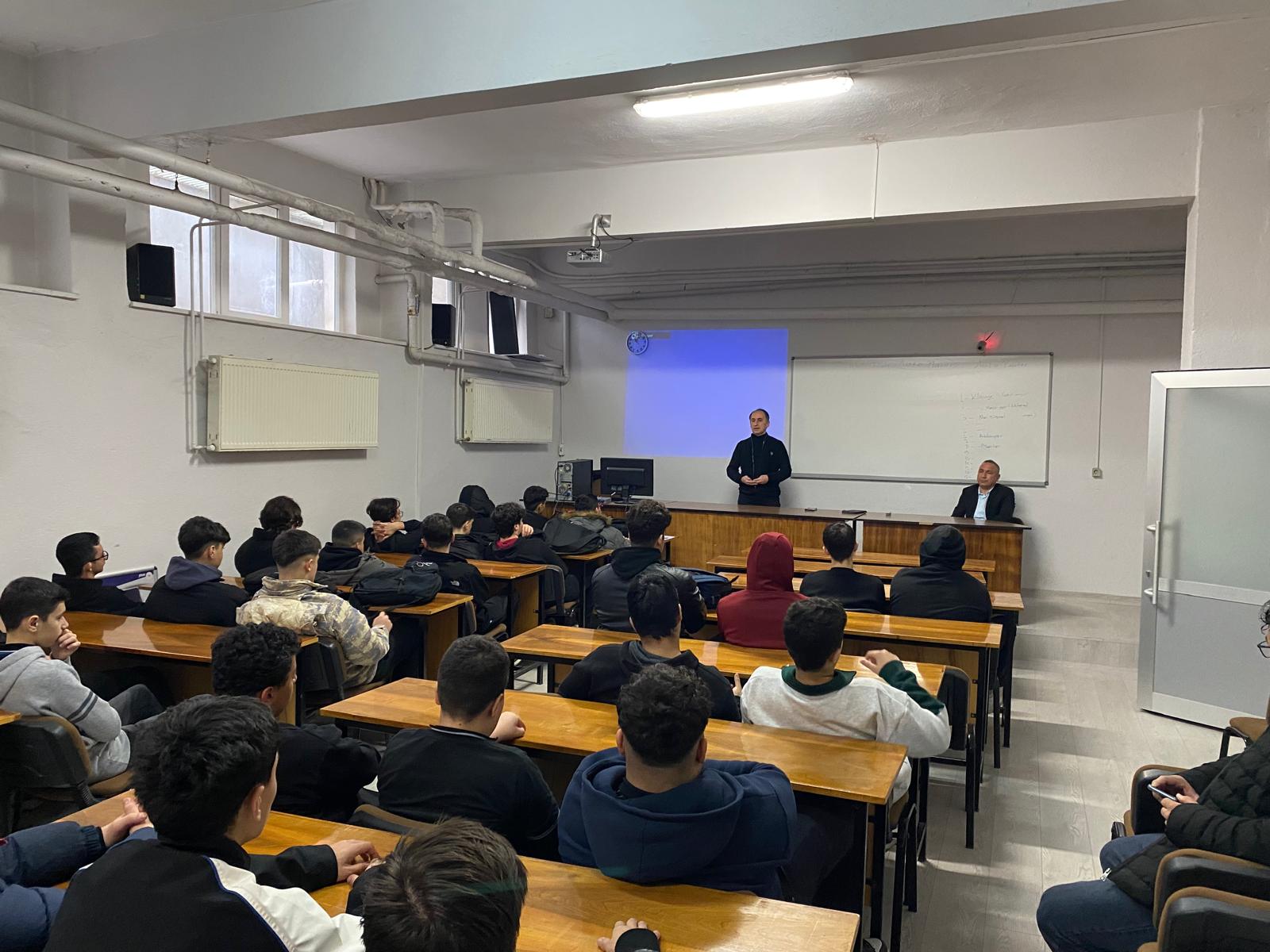 Yüksekokulumuz, Karaman Mesleki ve Teknik Anadolu Lisesi'nde Tanıtım Etkinliği Düzenledi