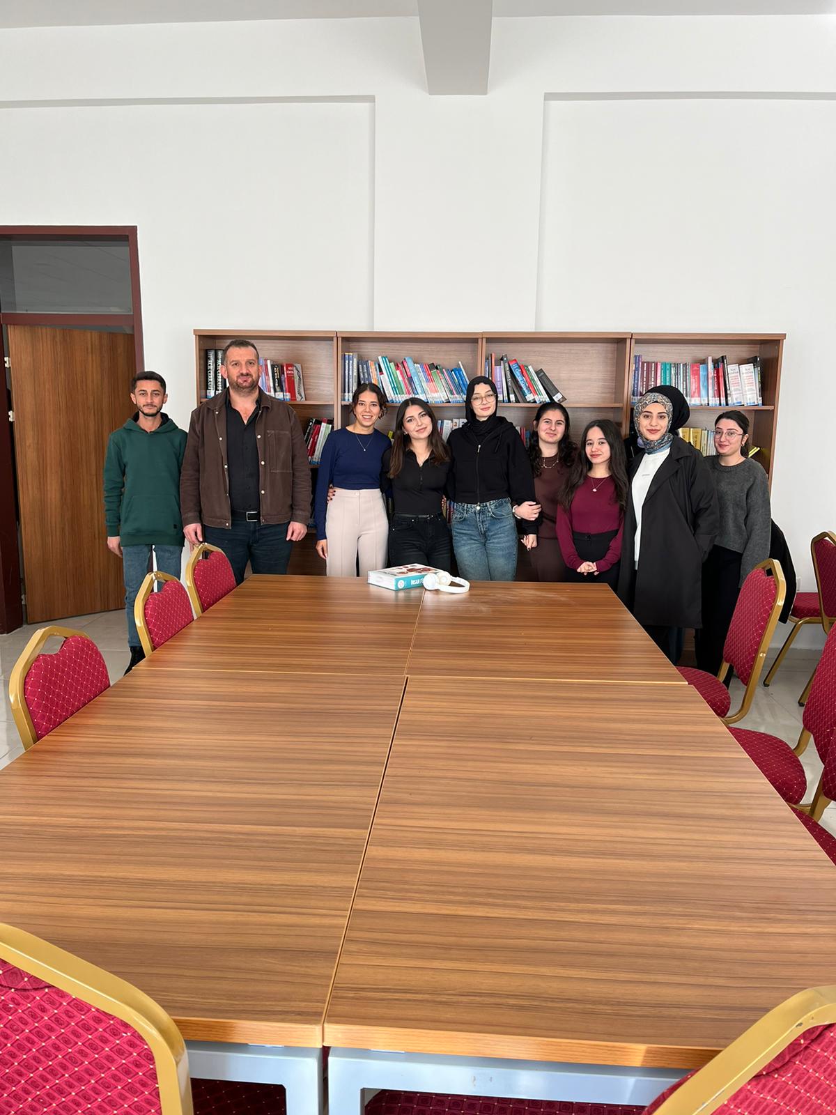 Okuma Salonu Kütüphanemizden Öğrencilerimiz ile Kareler (Final Sınavlarına Hazırlık)