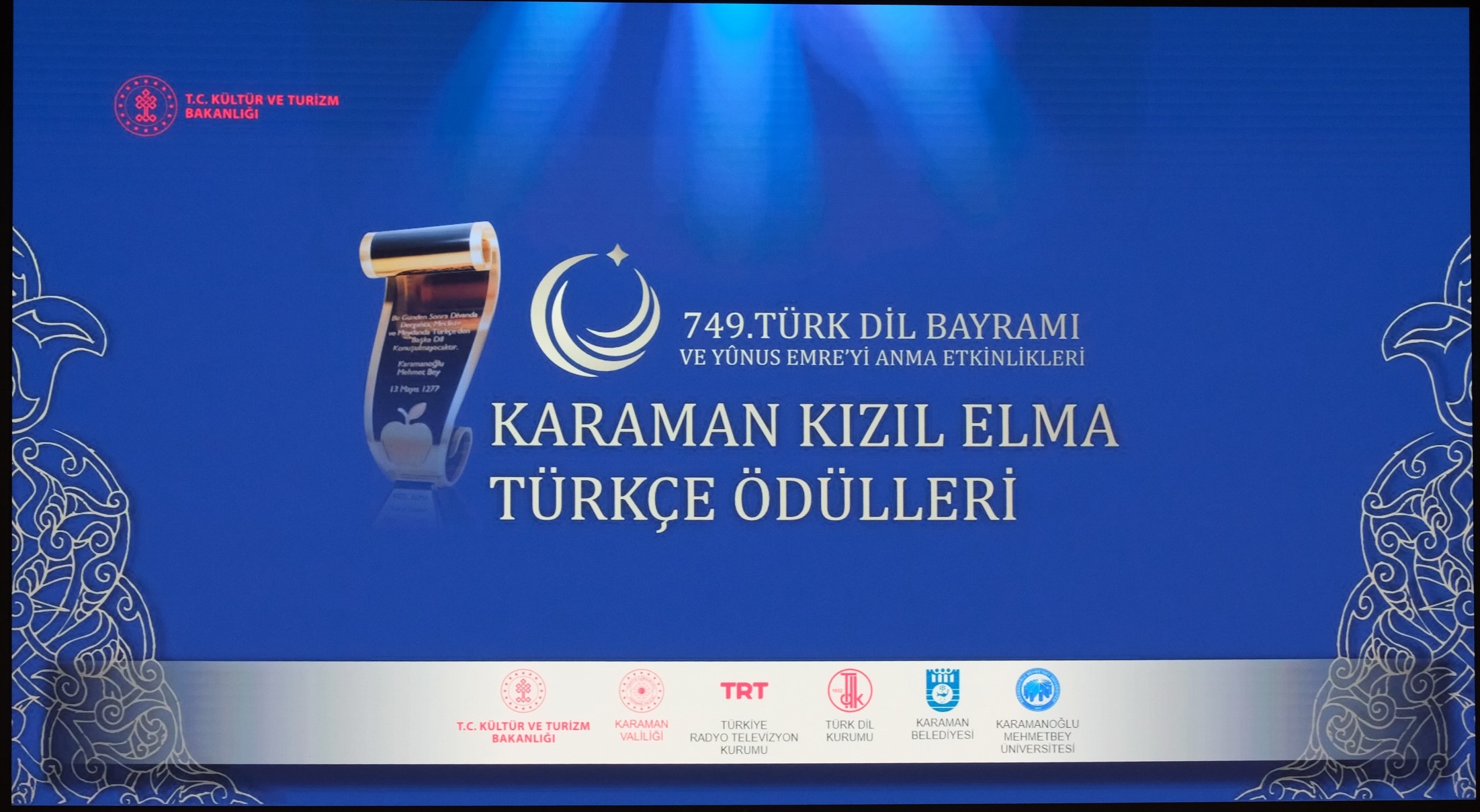 Karaman Kızıl Elma Türkçe Ödülleri sahiplerine takdim edildi.