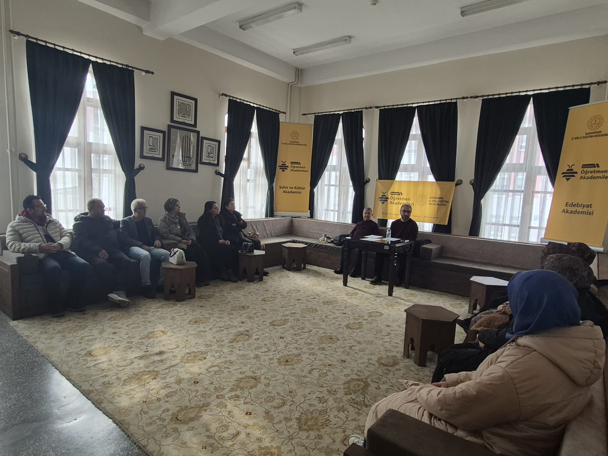 Karaman MEB tarafından düzenlenen “Öğretmen Akademileri” kapsamında, Doç. Dr. Onur Aykaç'ın sunumuyla katılımcılara “Çalın Davulları” türküsünün hikâyesi anlatıldı.