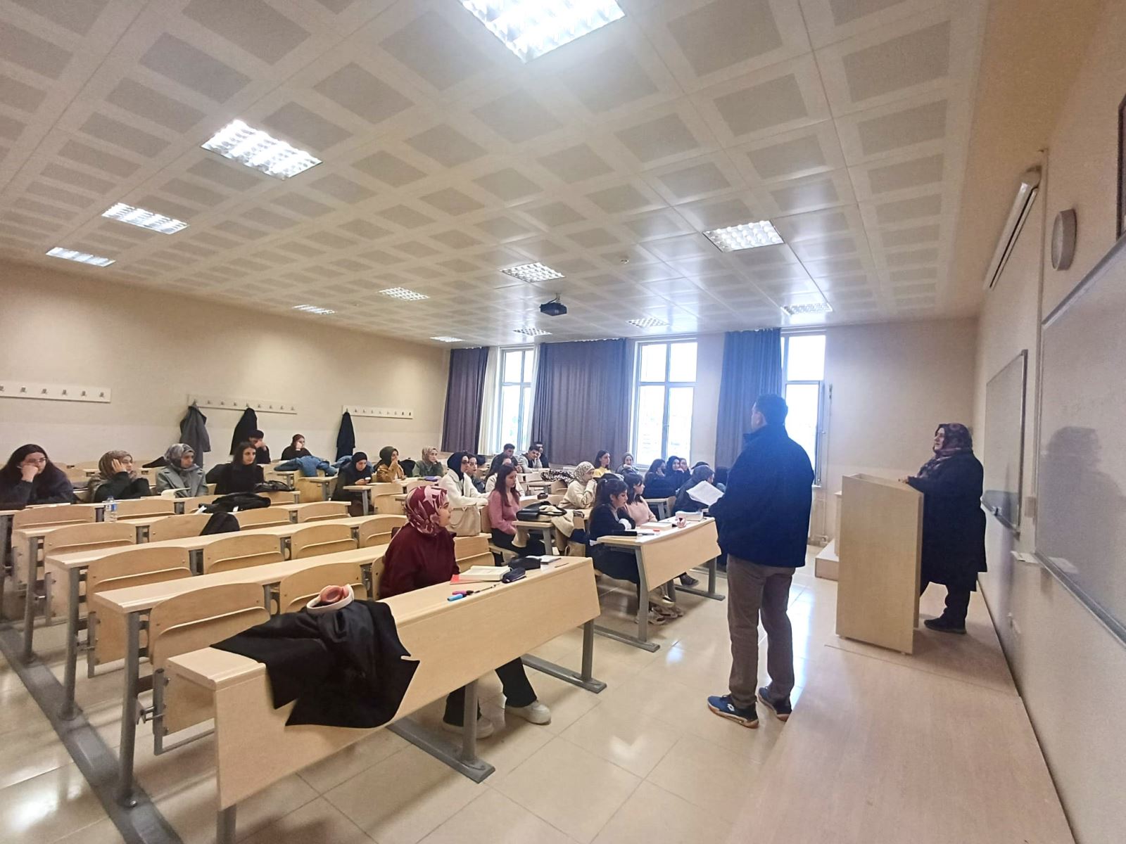 Türk Dili ve Edebiyatı öğrencilerine, Öğretim Üyelerimiz tarafından ÇAP ve Yan Dal üzerine bilgi verildi.